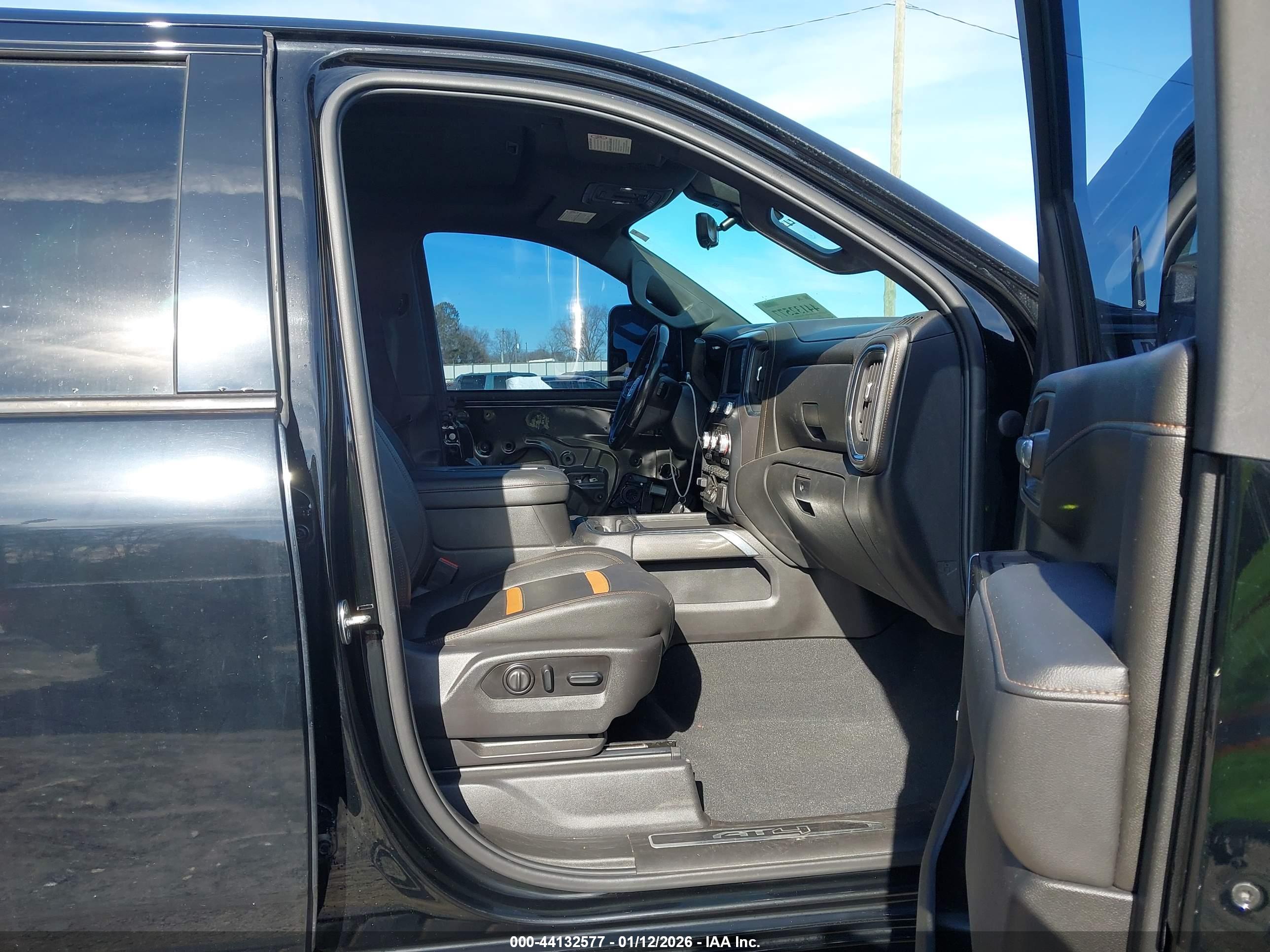 GMC SIERRA image 7