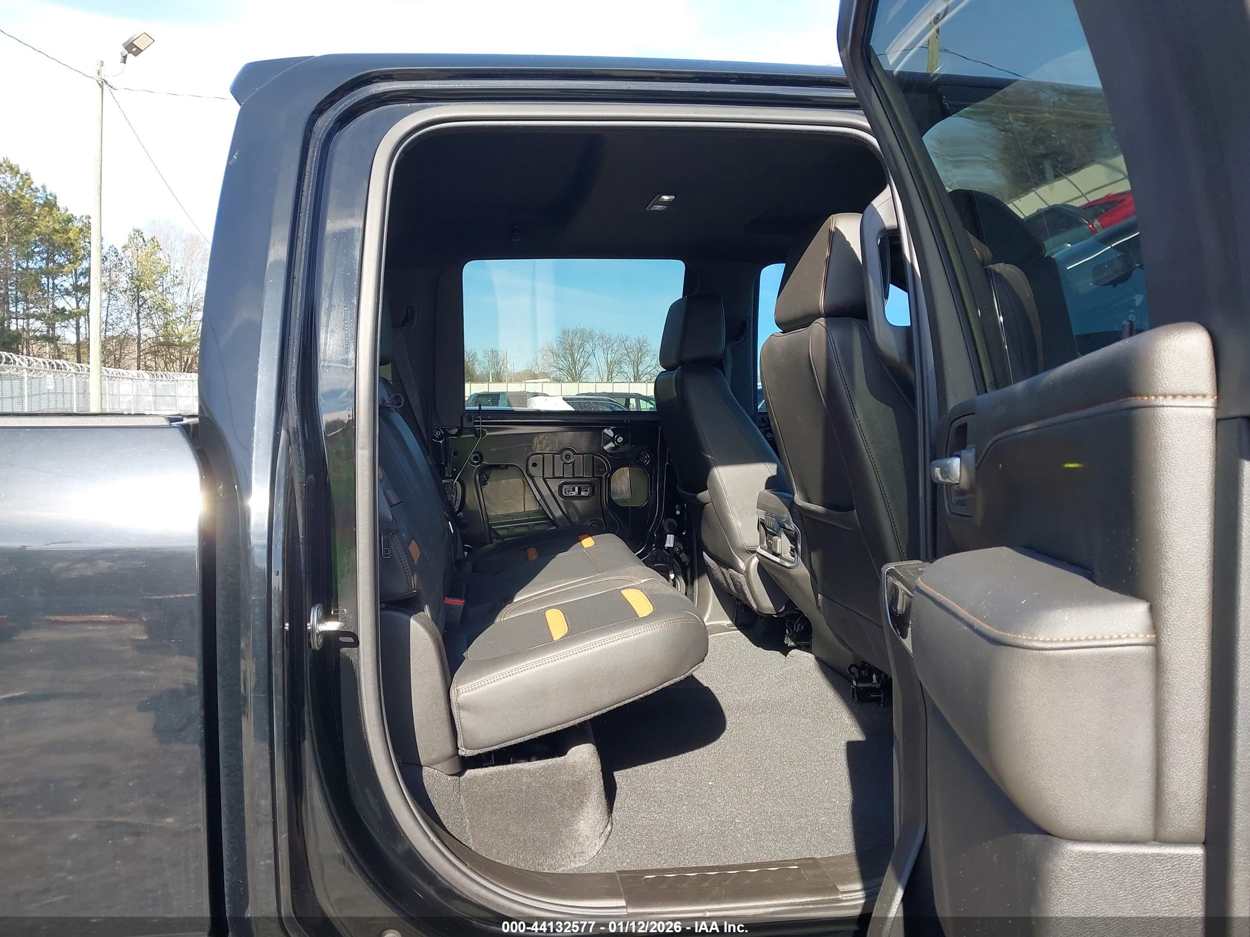 GMC SIERRA image 8