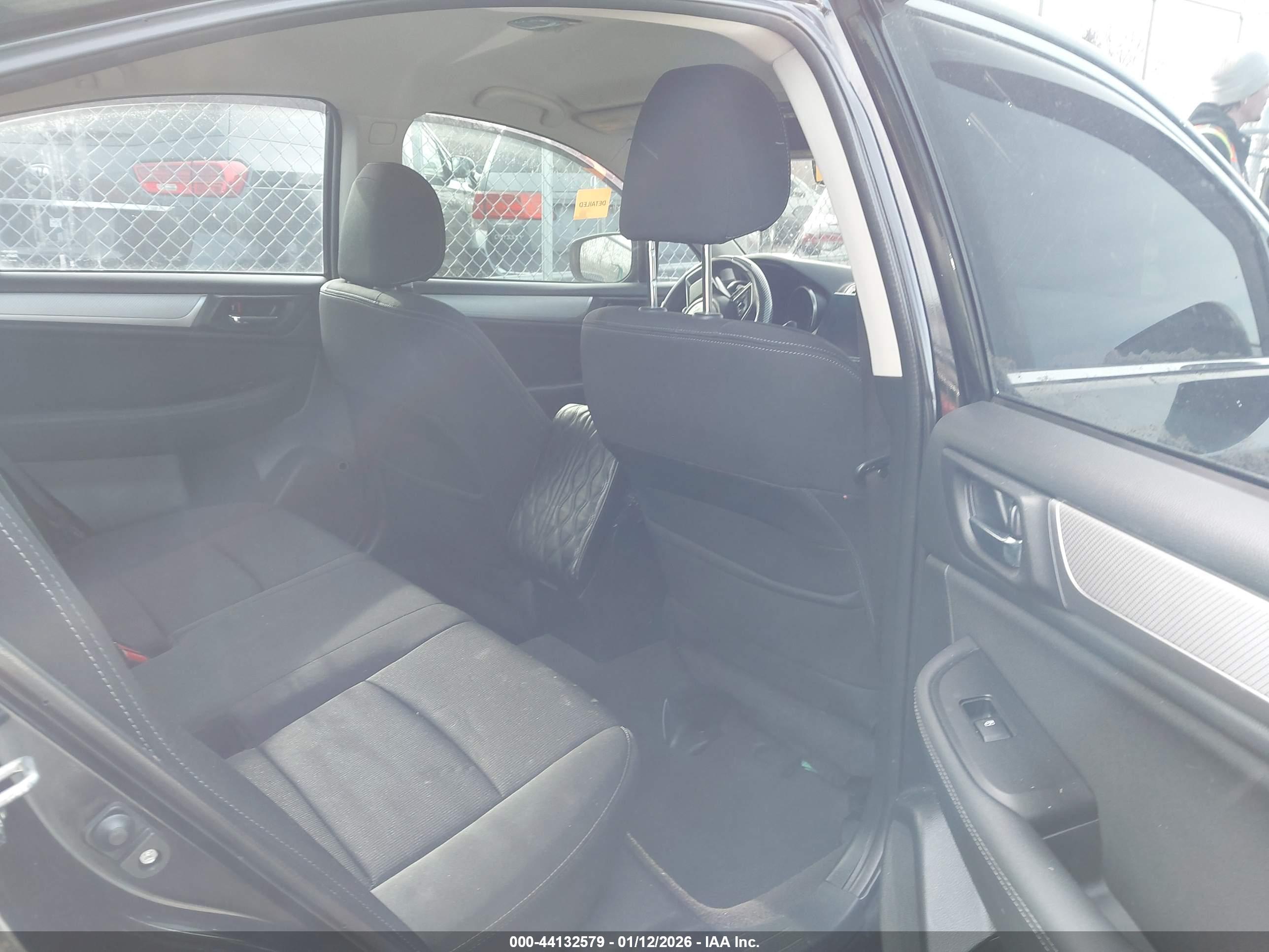 SUBARU LEGACY image 8
