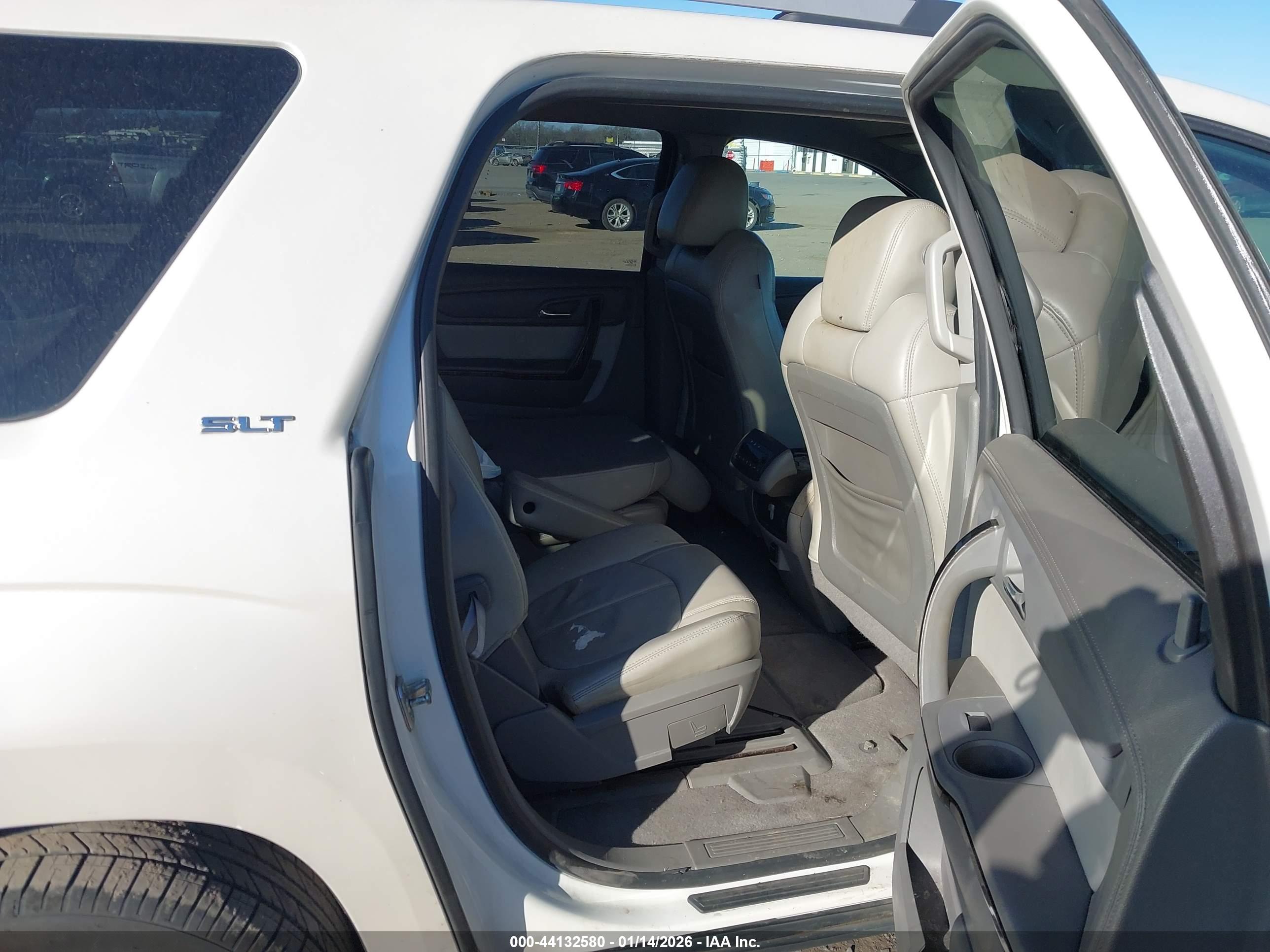 GMC ACADIA image 8