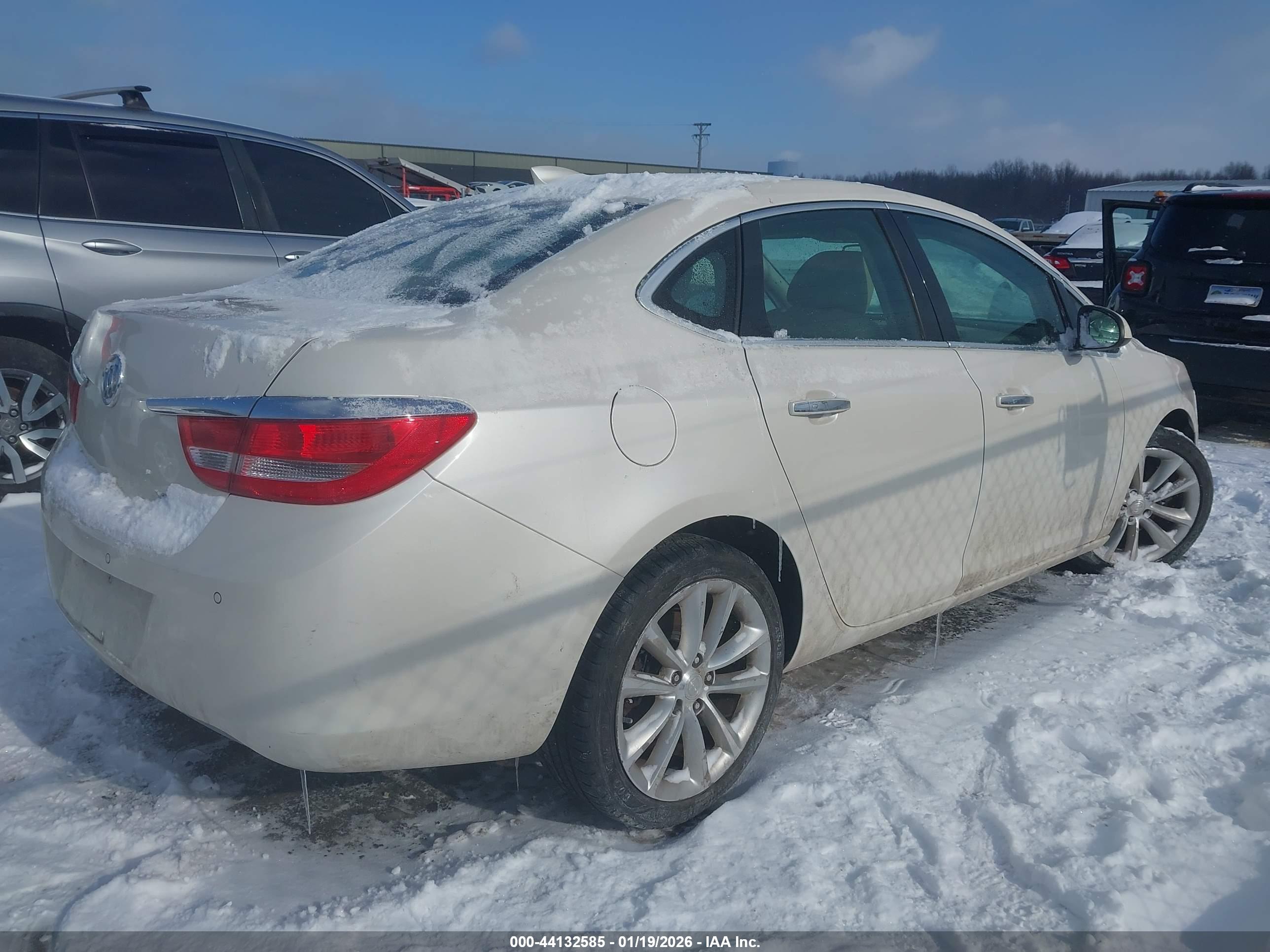 BUICK VERANO image 4