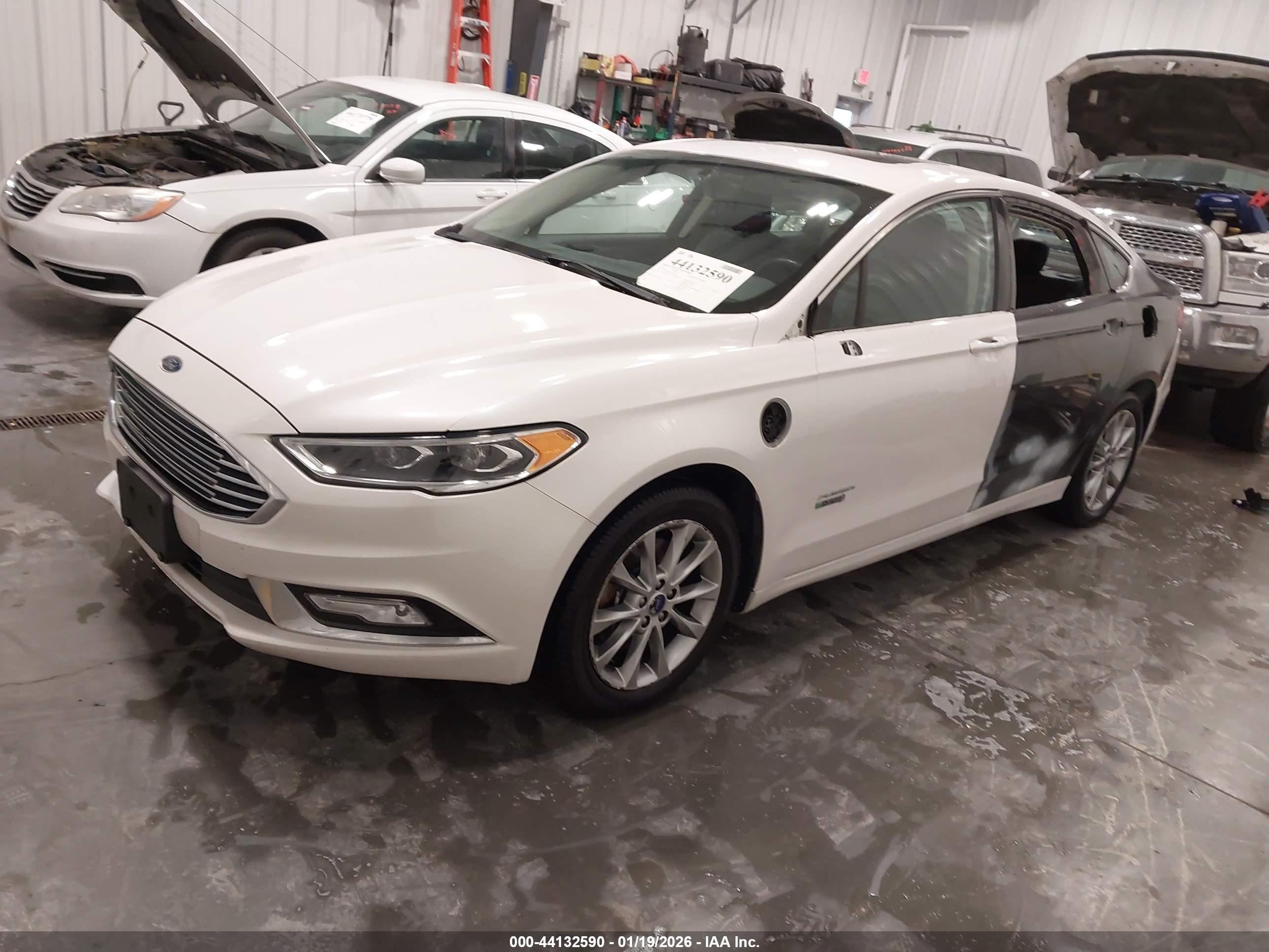 FORD FUSION image 2