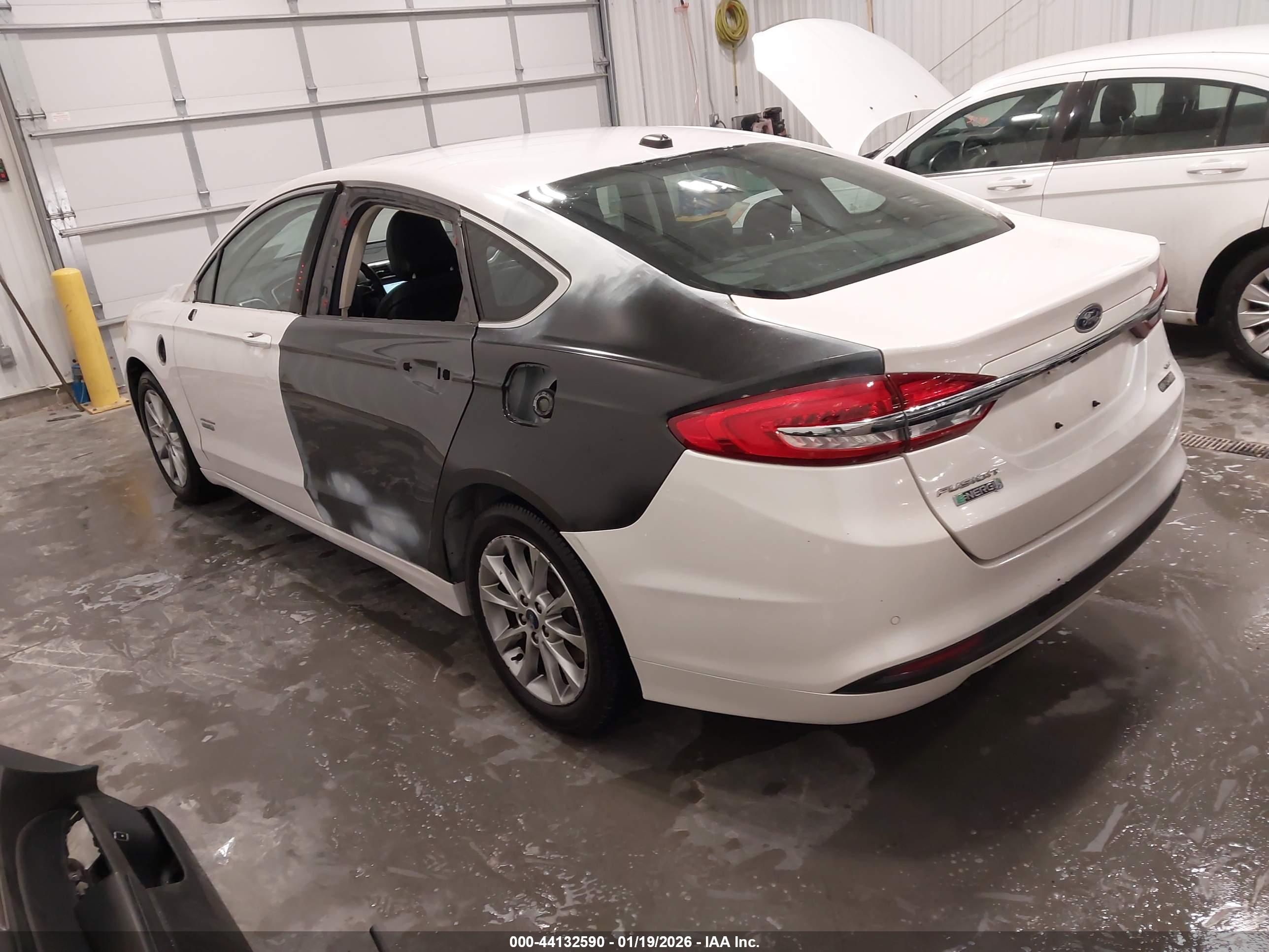 FORD FUSION image 3