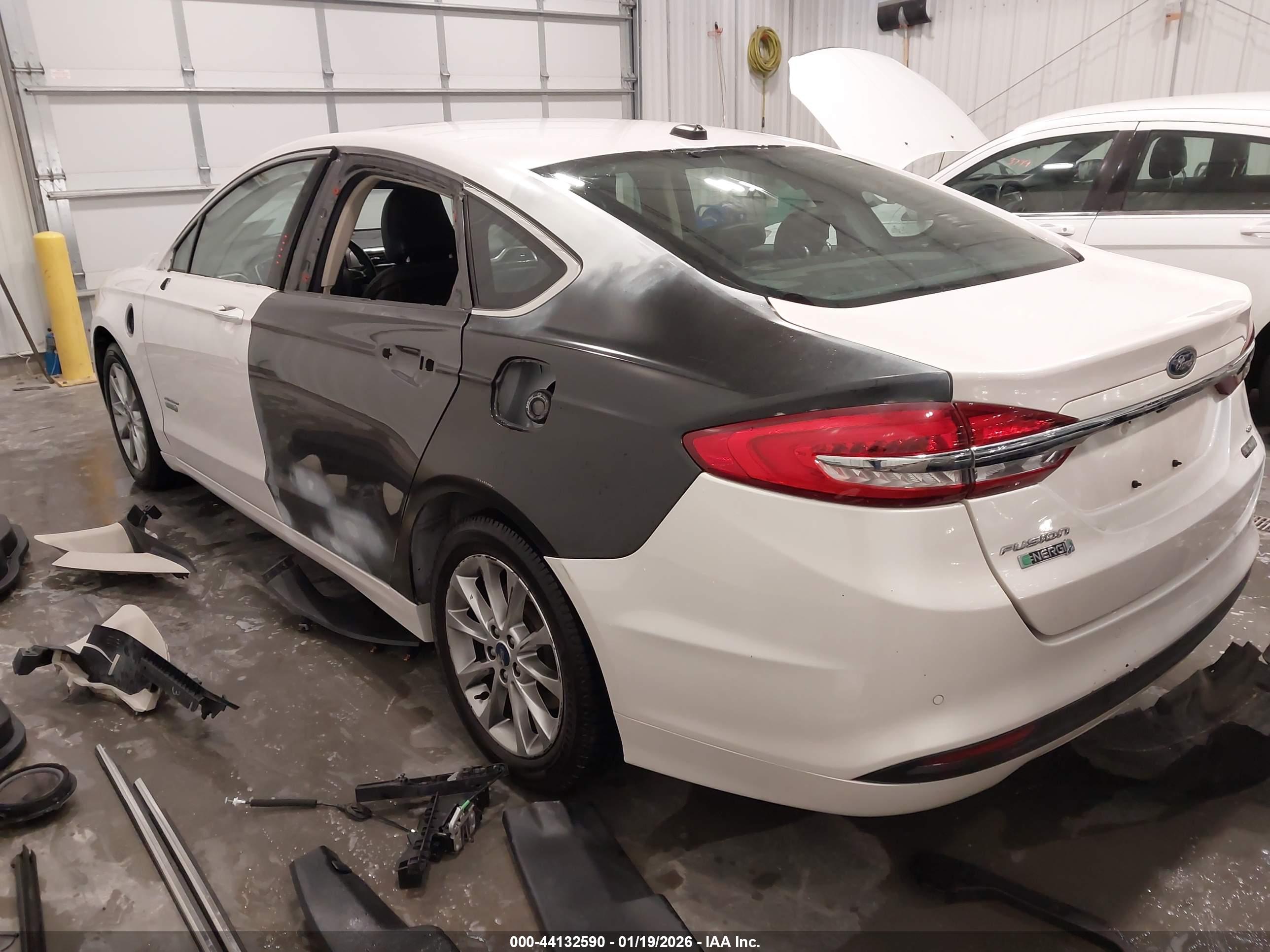 FORD FUSION image 6