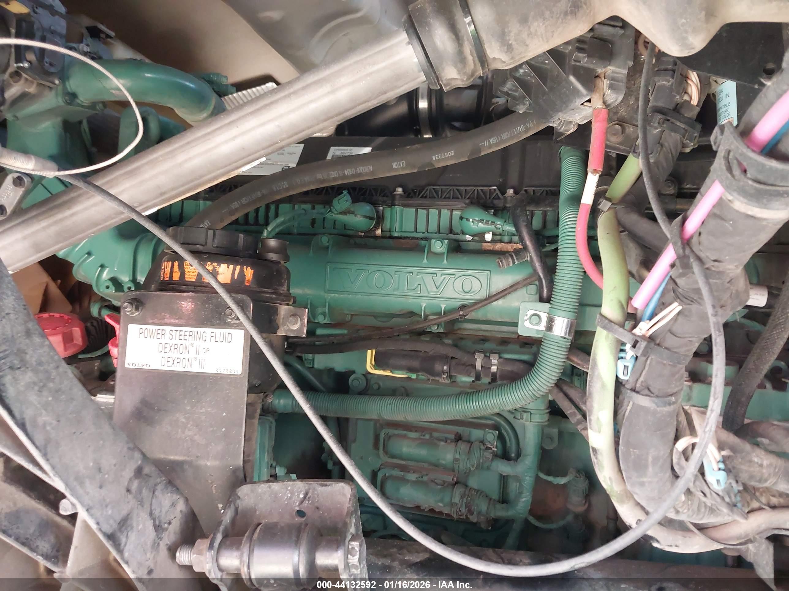 VOLVO VNL image 10