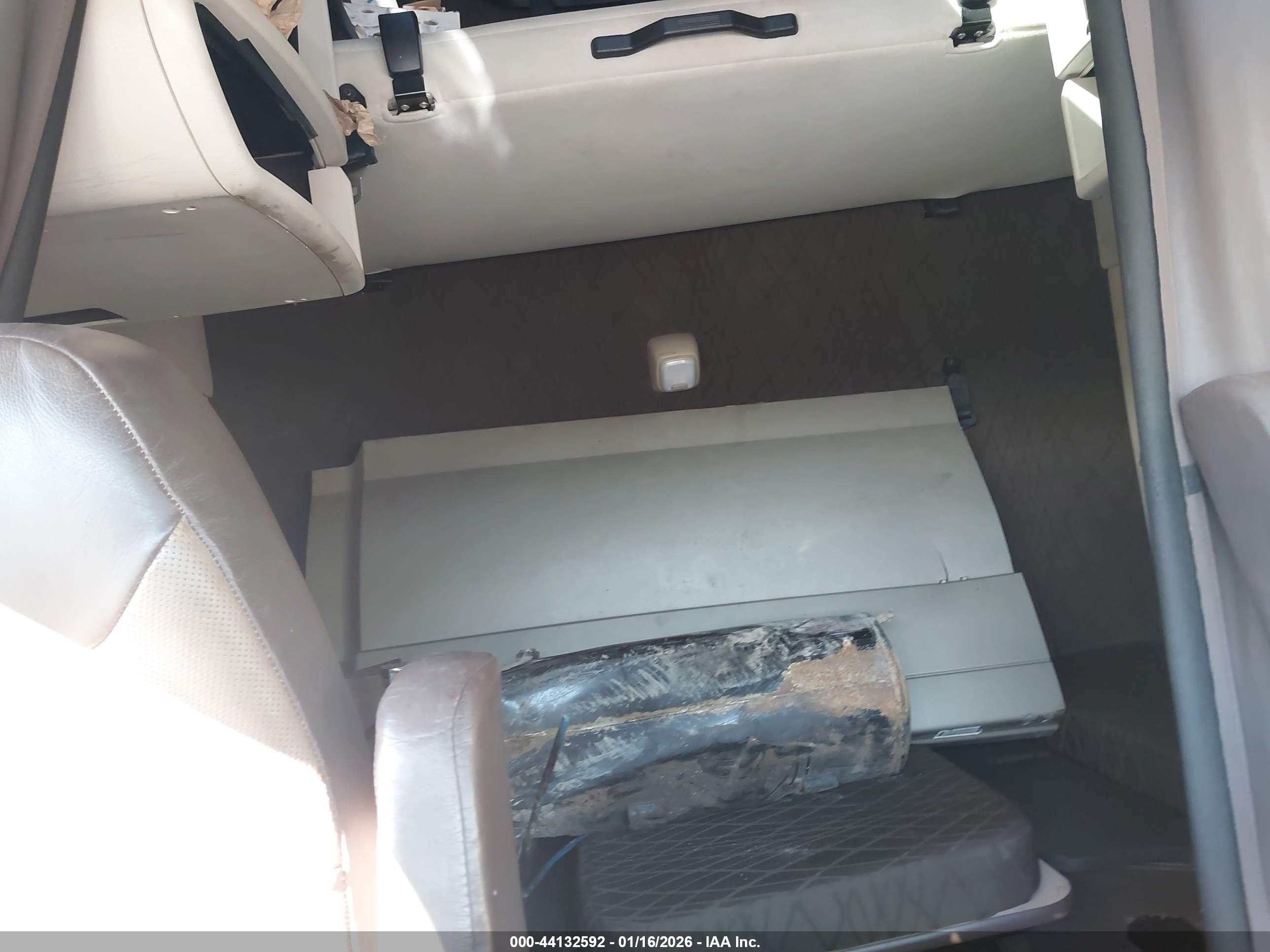 VOLVO VNL image 7