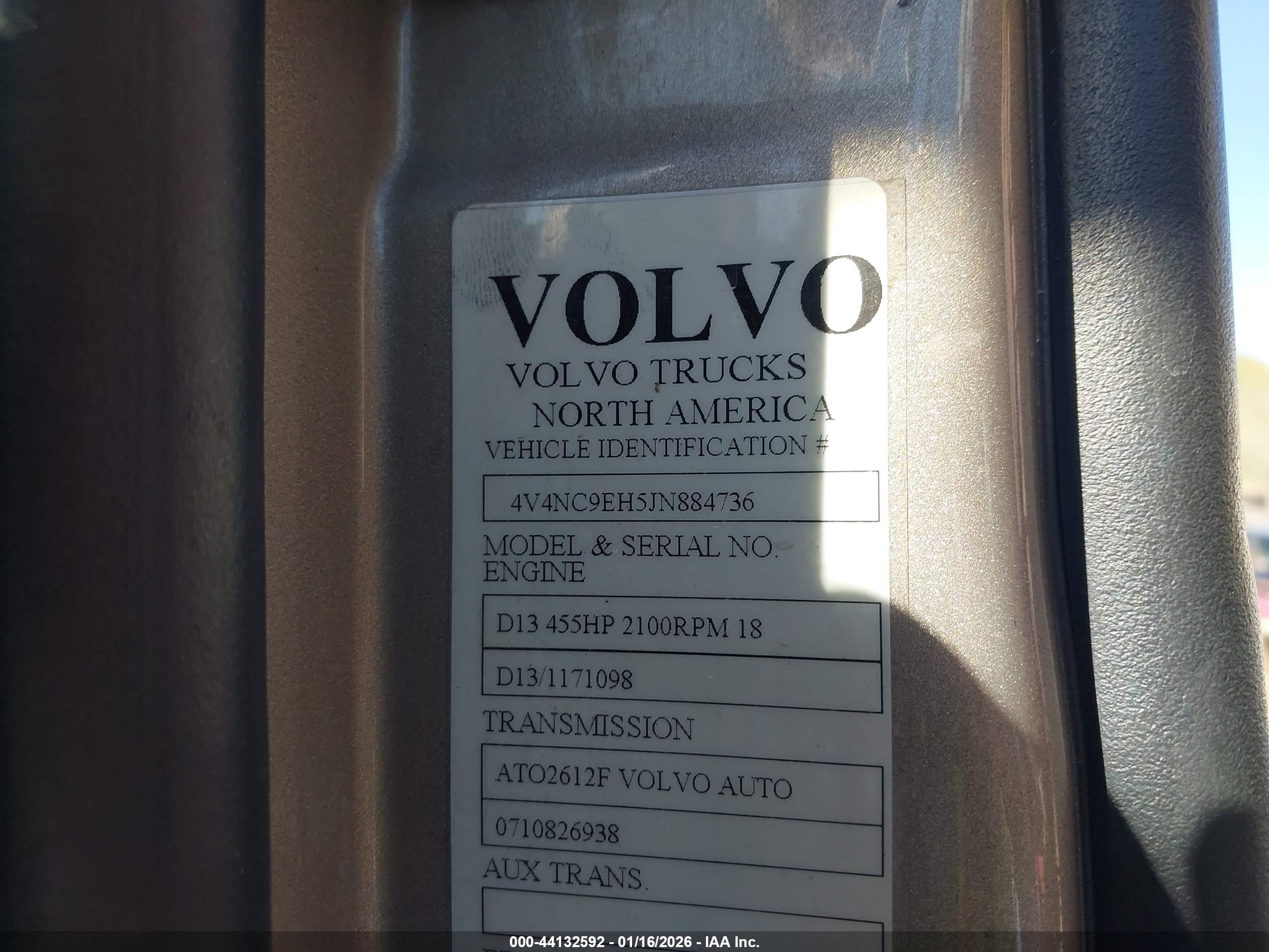 VOLVO VNL image 9