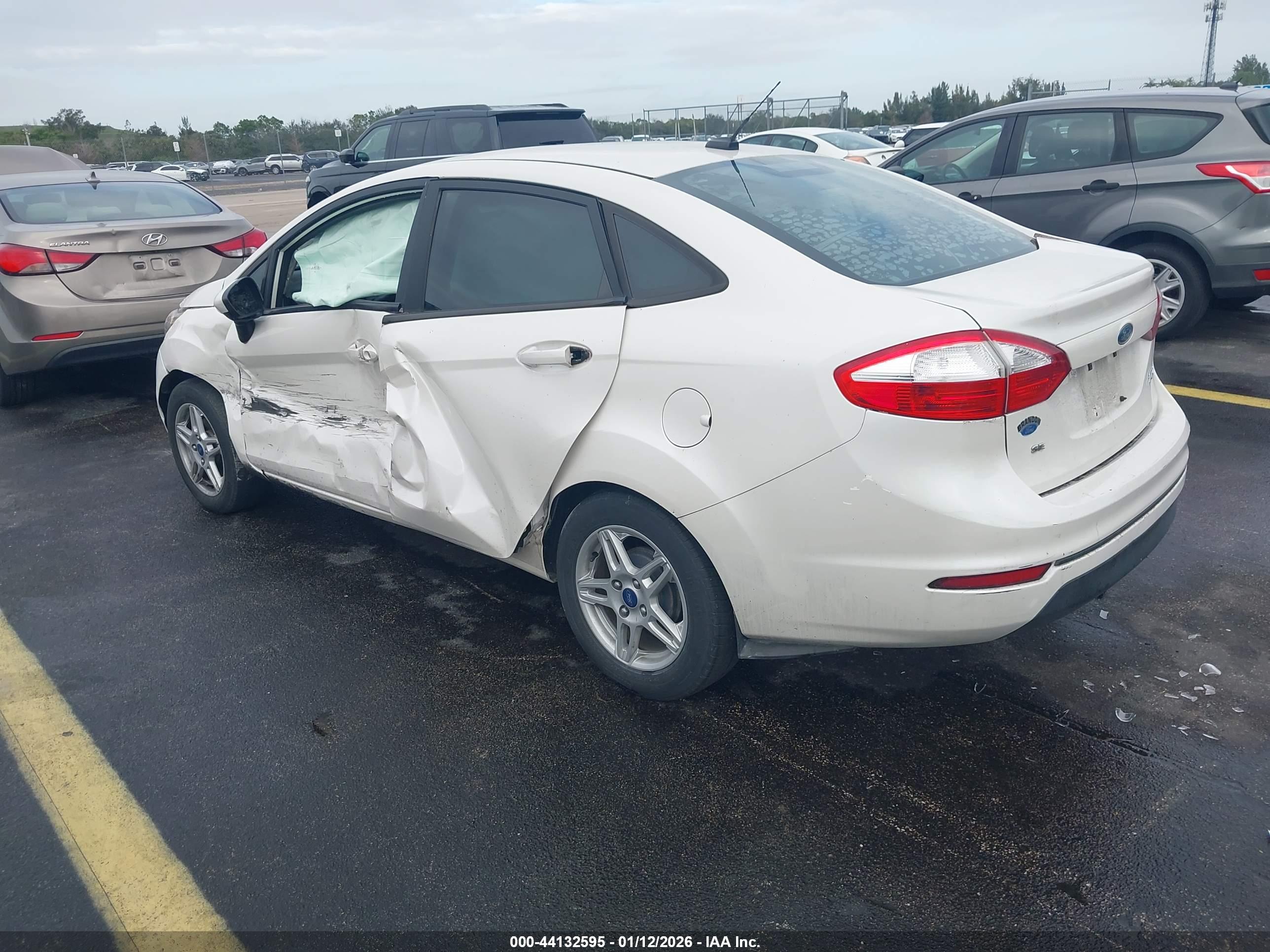 FORD FIESTA image 3