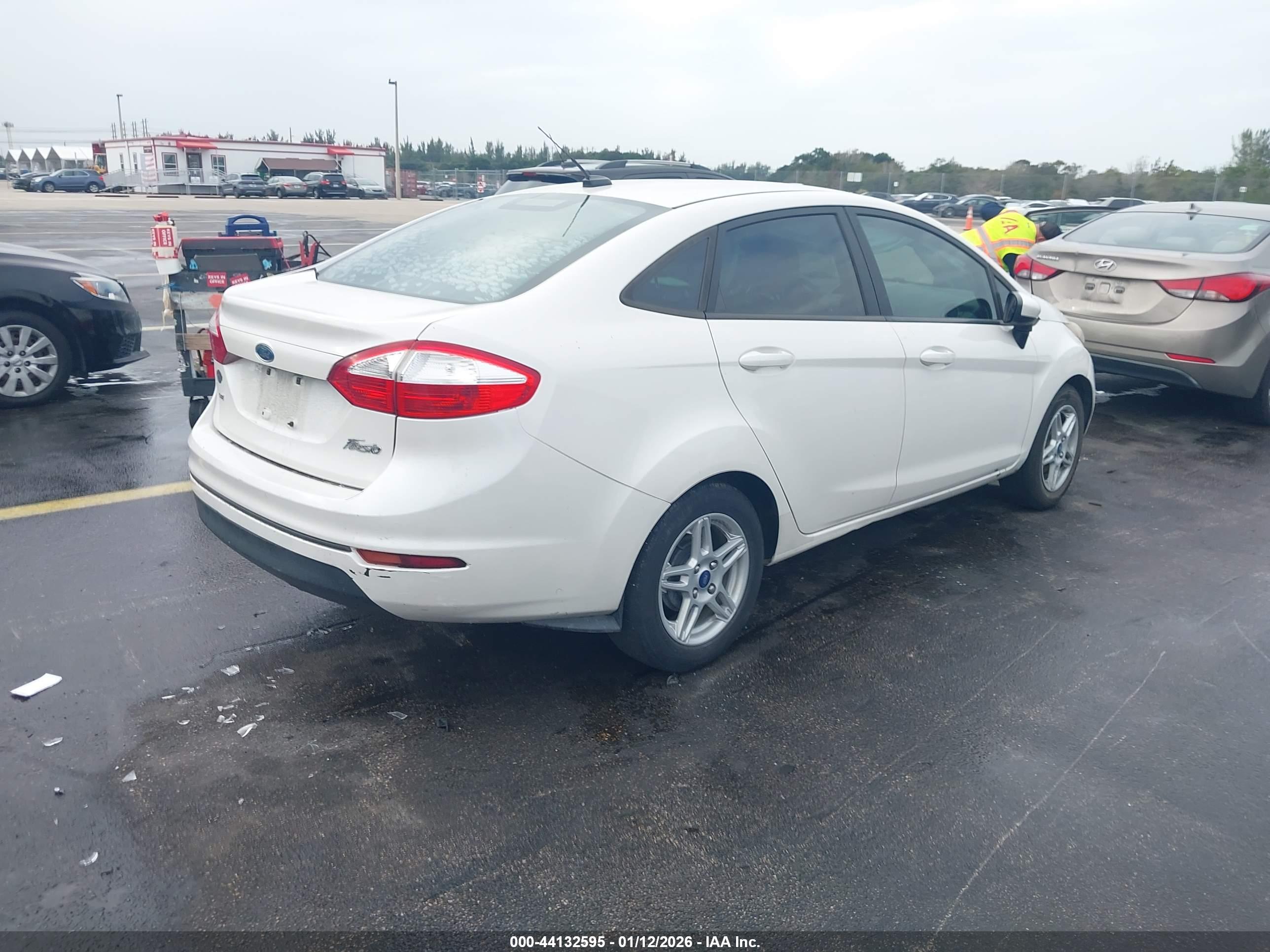 FORD FIESTA image 4