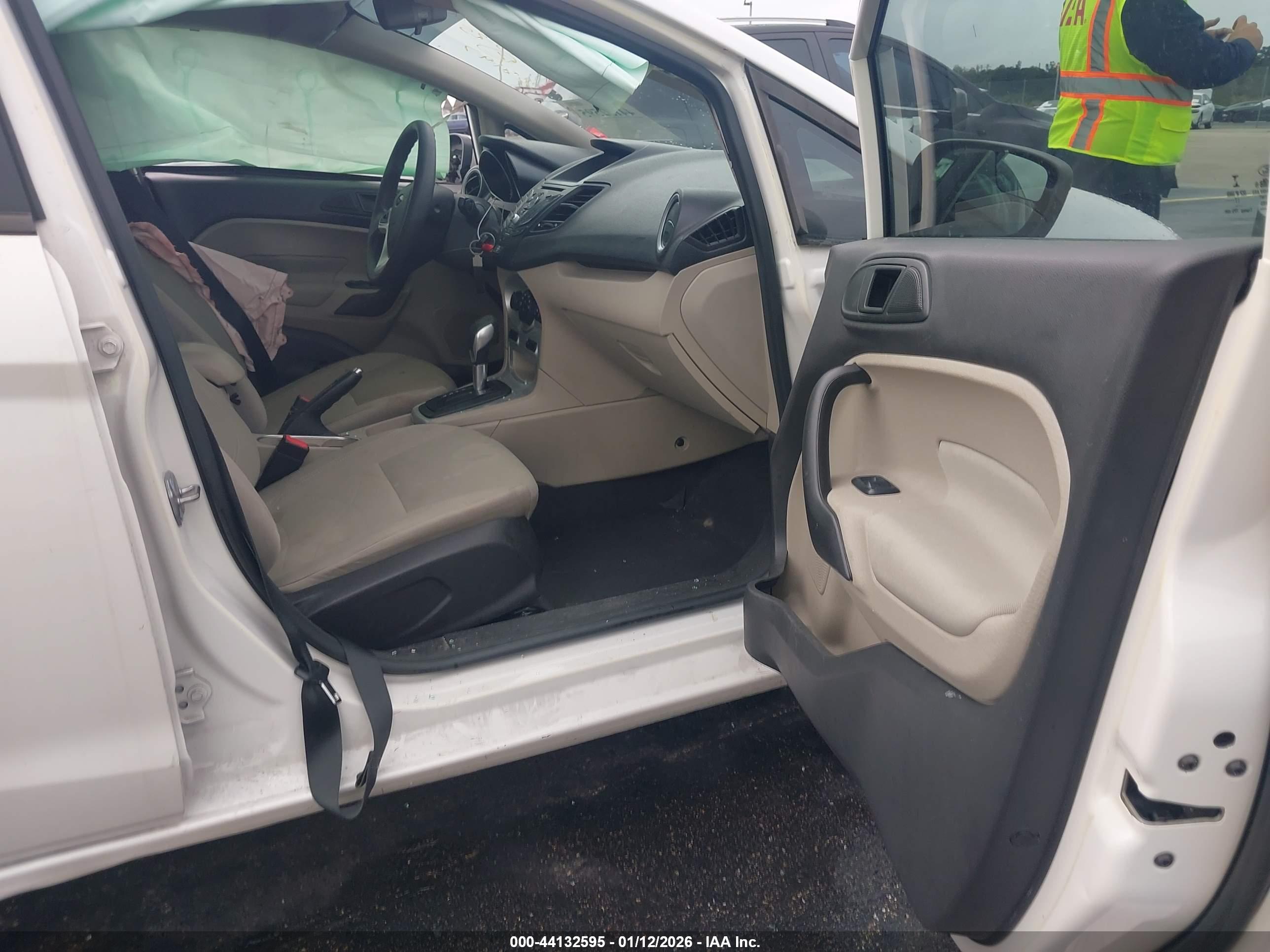 FORD FIESTA image 5