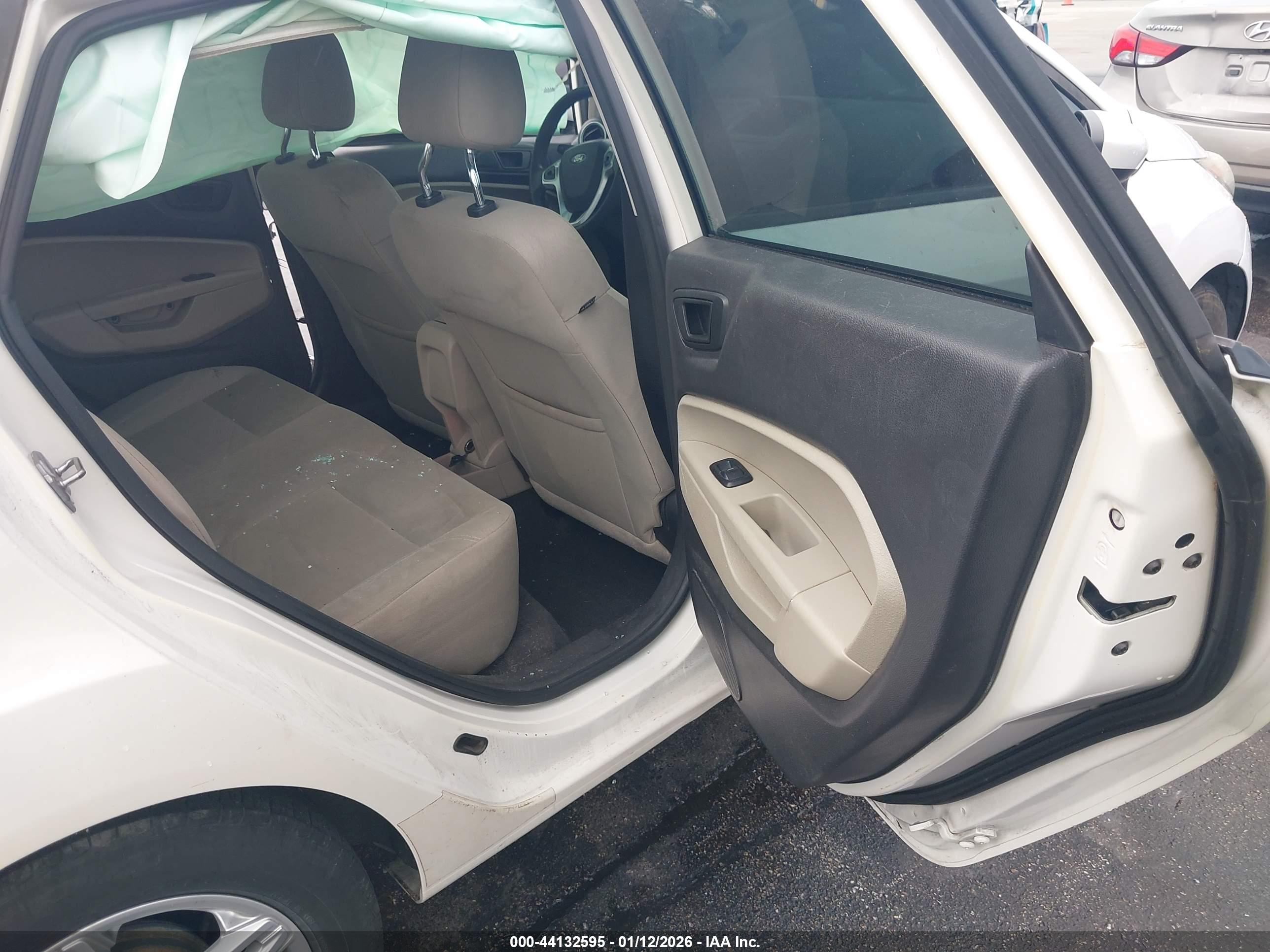 FORD FIESTA image 8