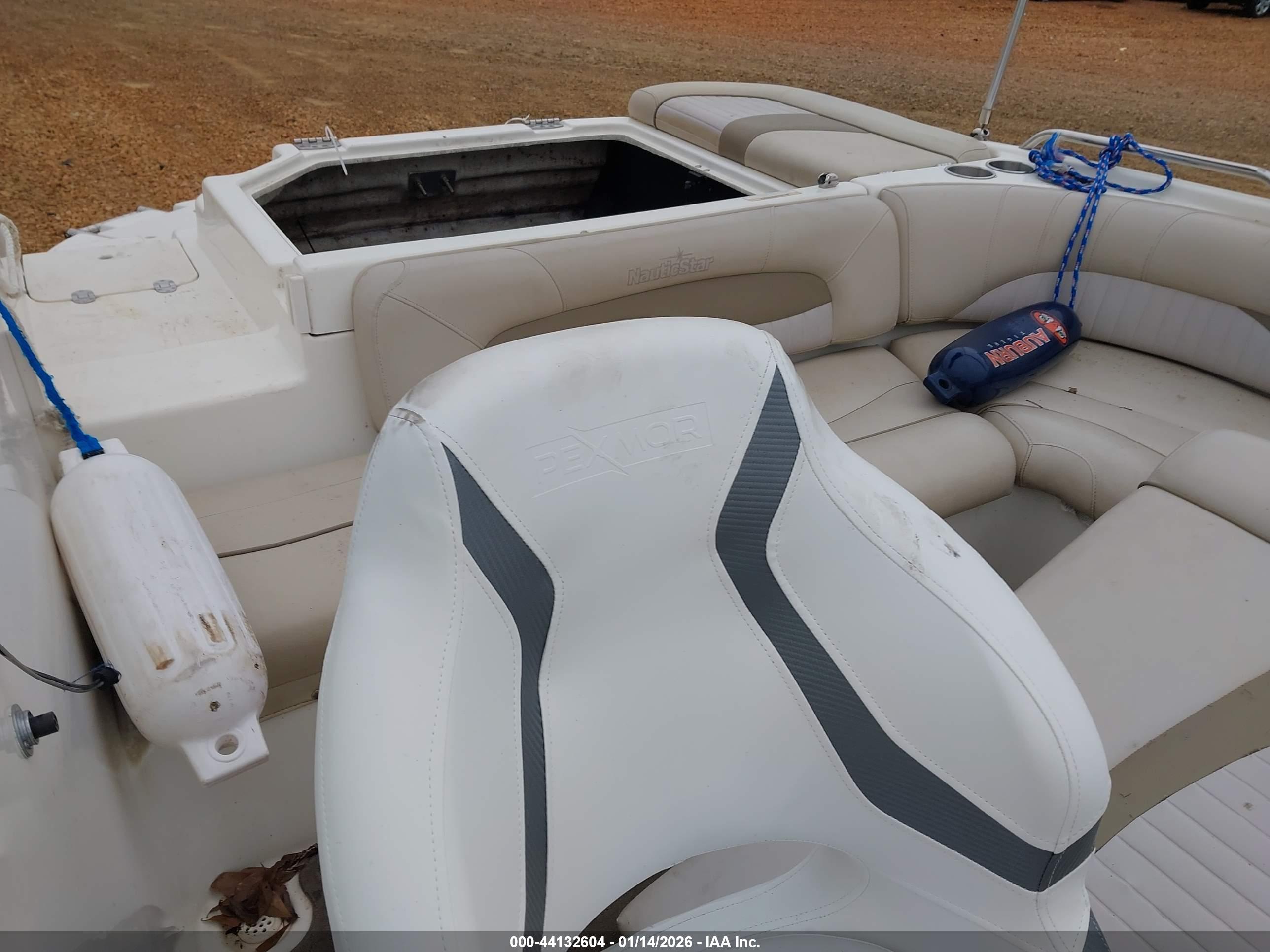 NAUTICSTAR BOAT image 8