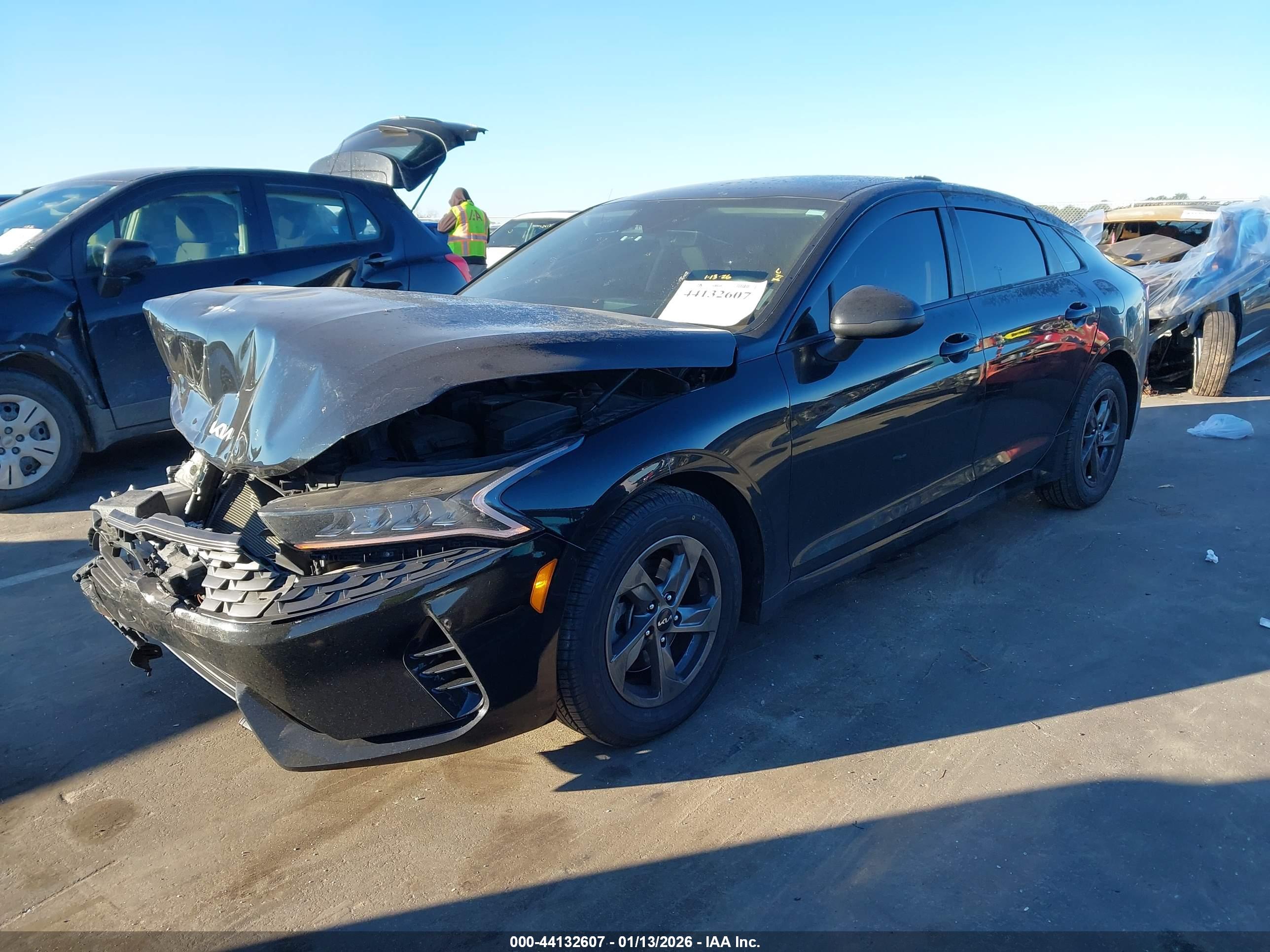 KIA K5 image 2