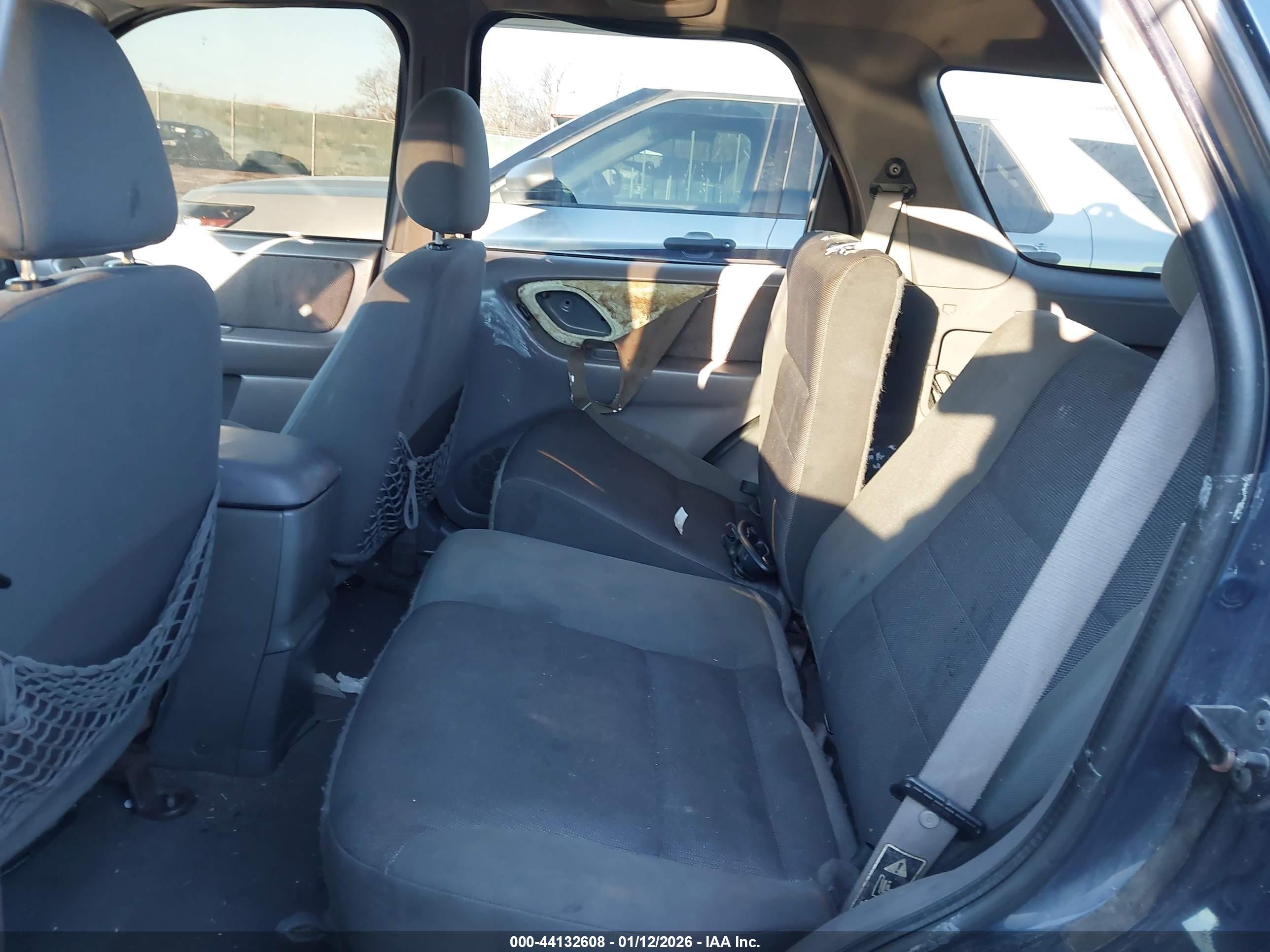 FORD ESCAPE image 8