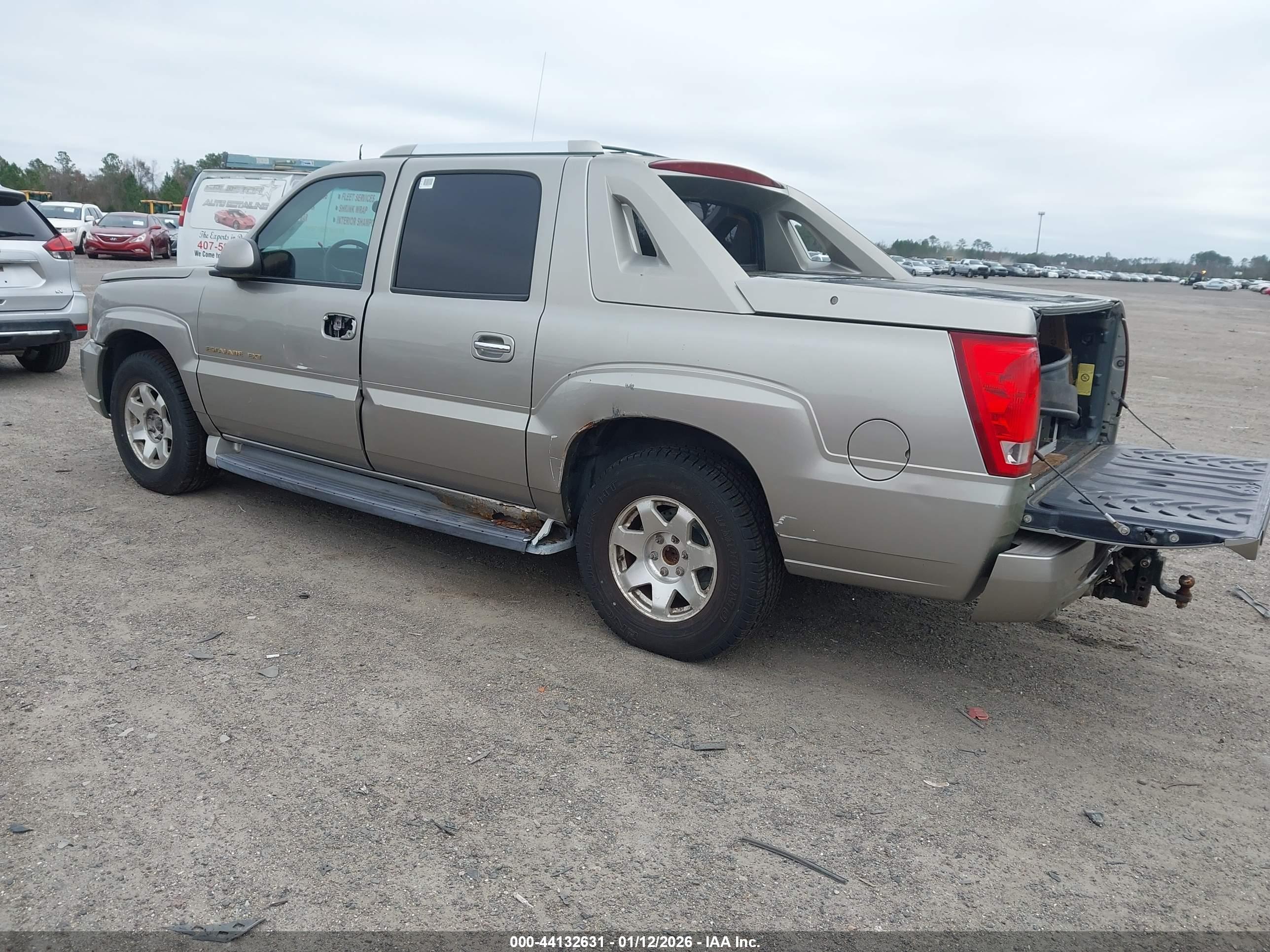 CADILLAC ESCALADE image 3