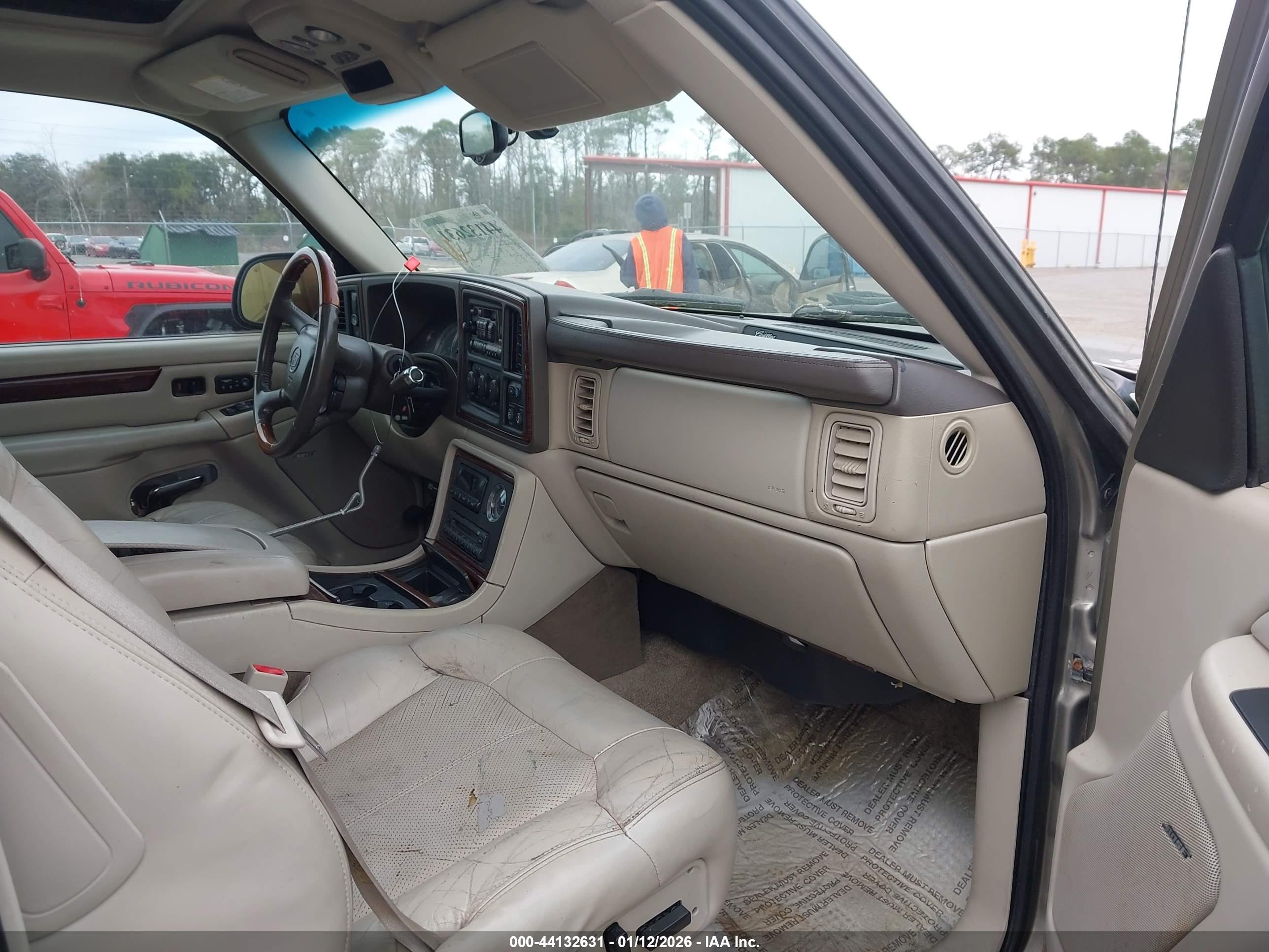 CADILLAC ESCALADE image 5