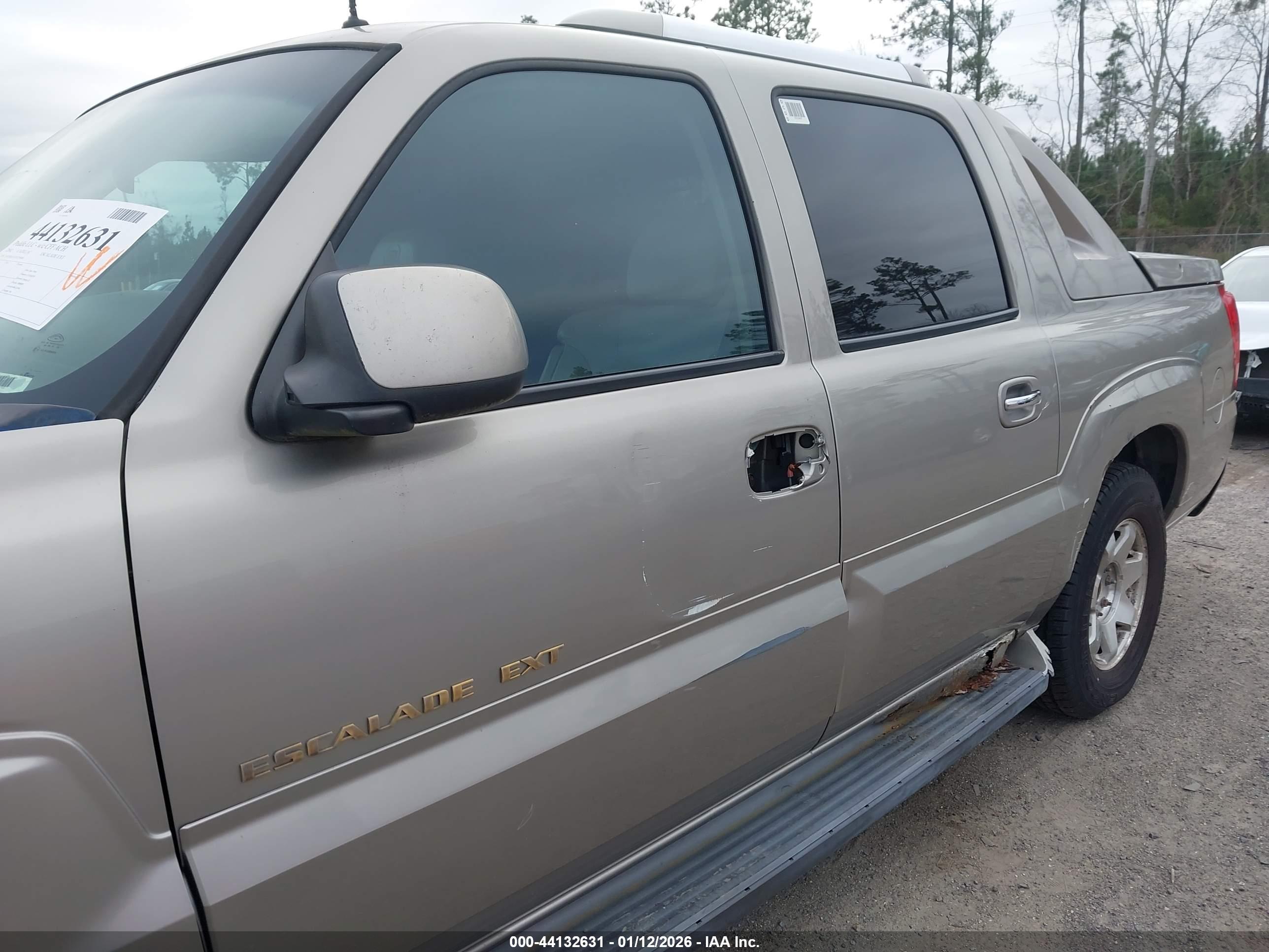 CADILLAC ESCALADE image 6