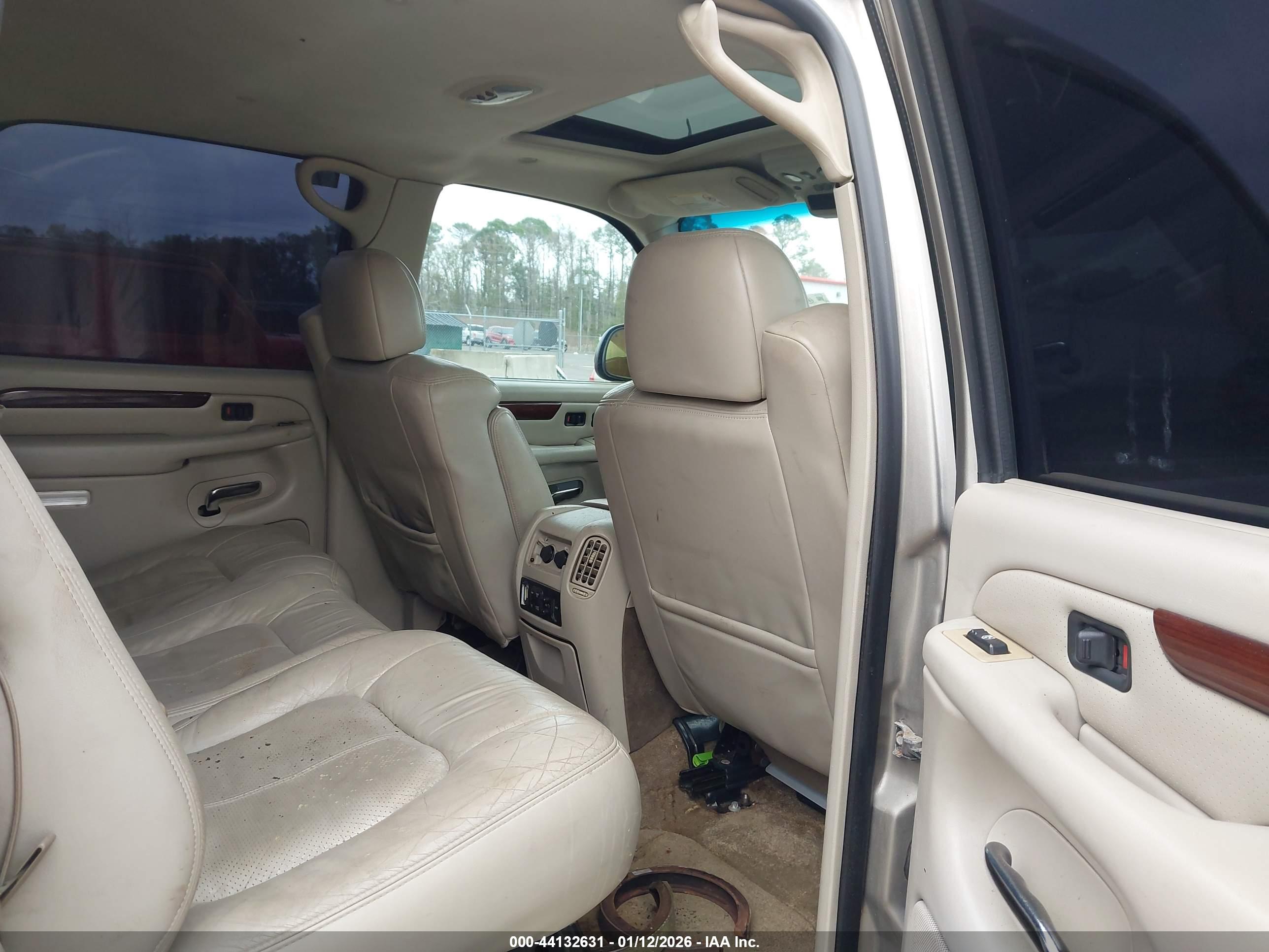 CADILLAC ESCALADE image 8