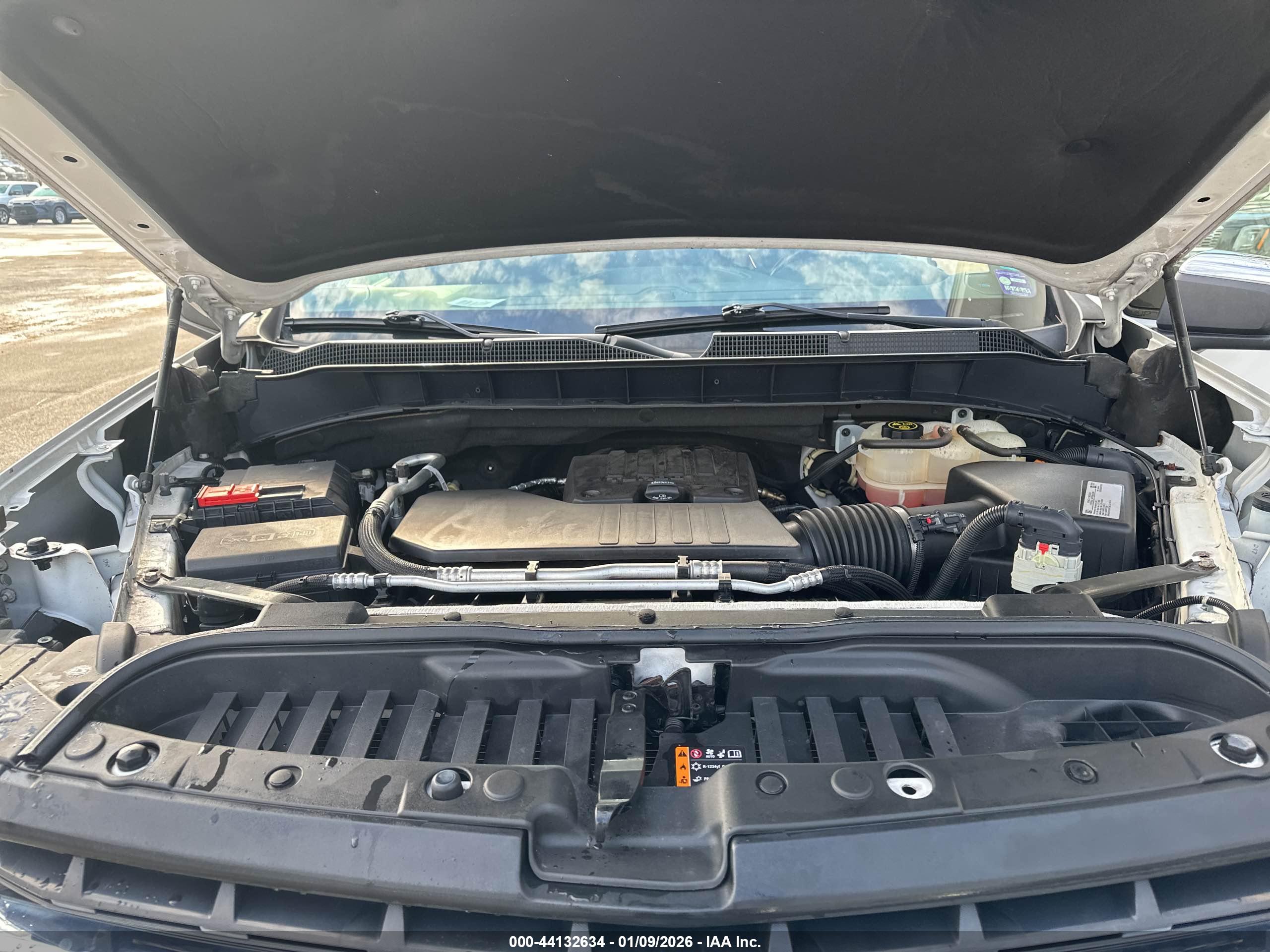 CHEVROLET SILVERADO image 10
