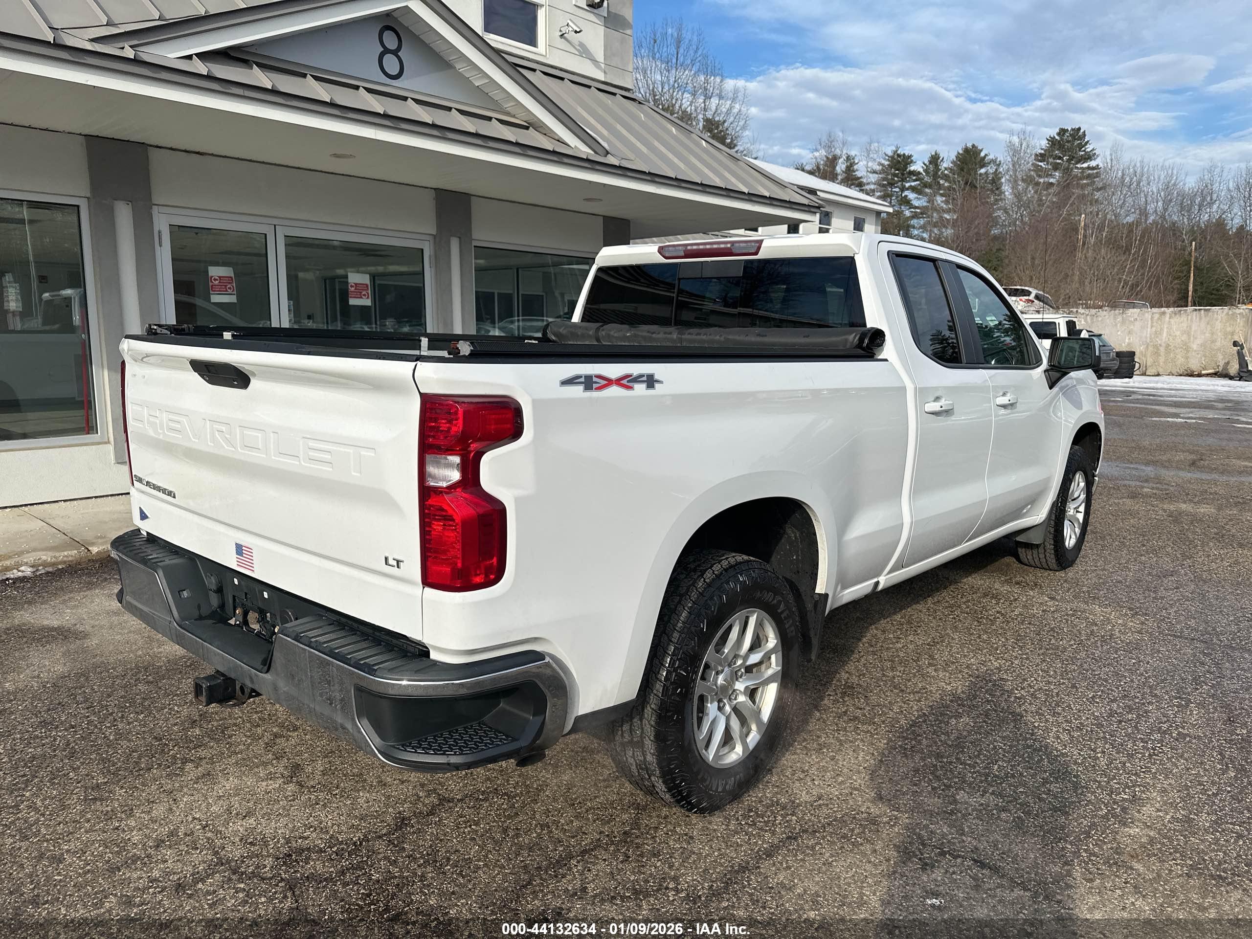 CHEVROLET SILVERADO image 4