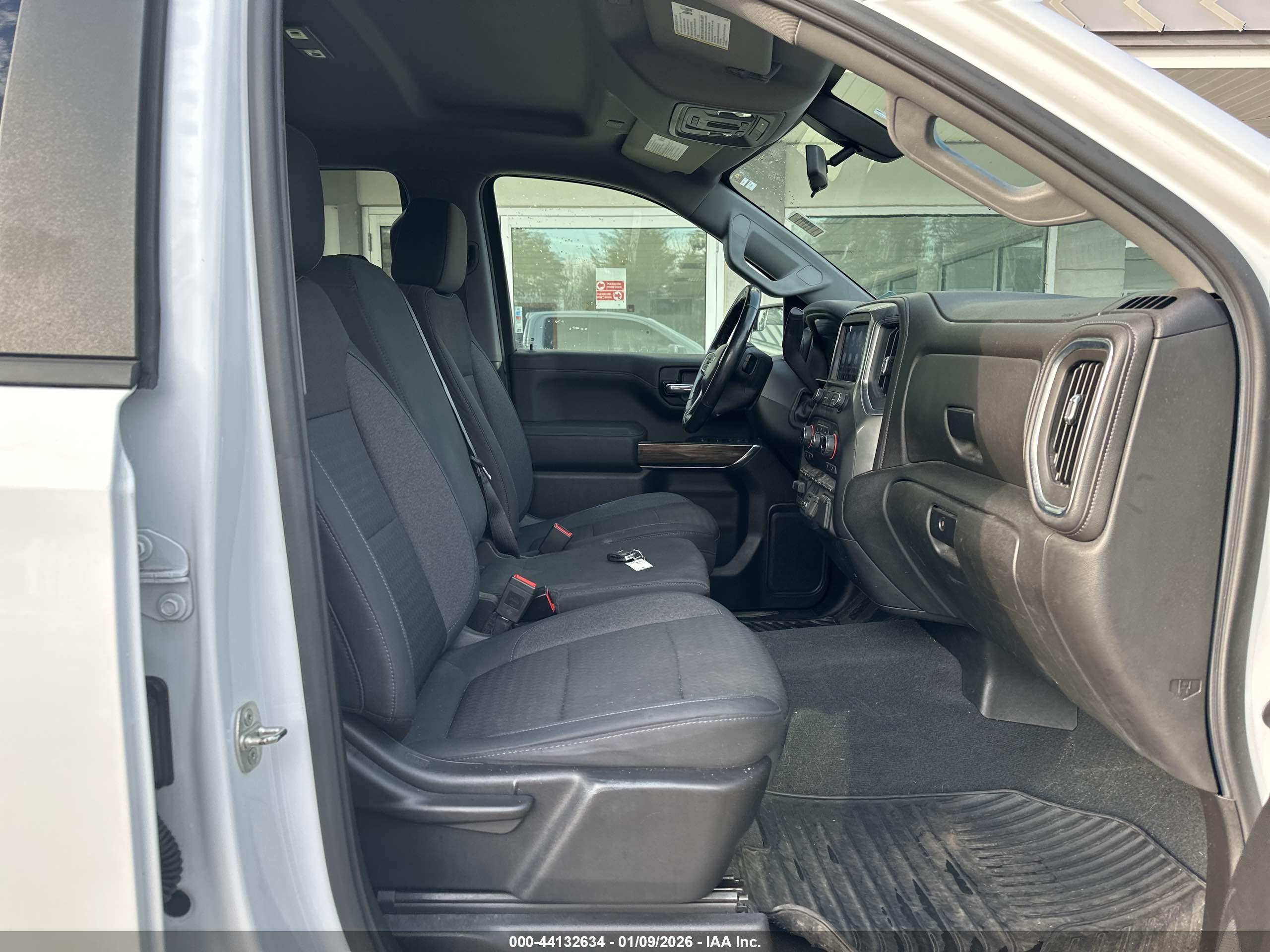 CHEVROLET SILVERADO image 5