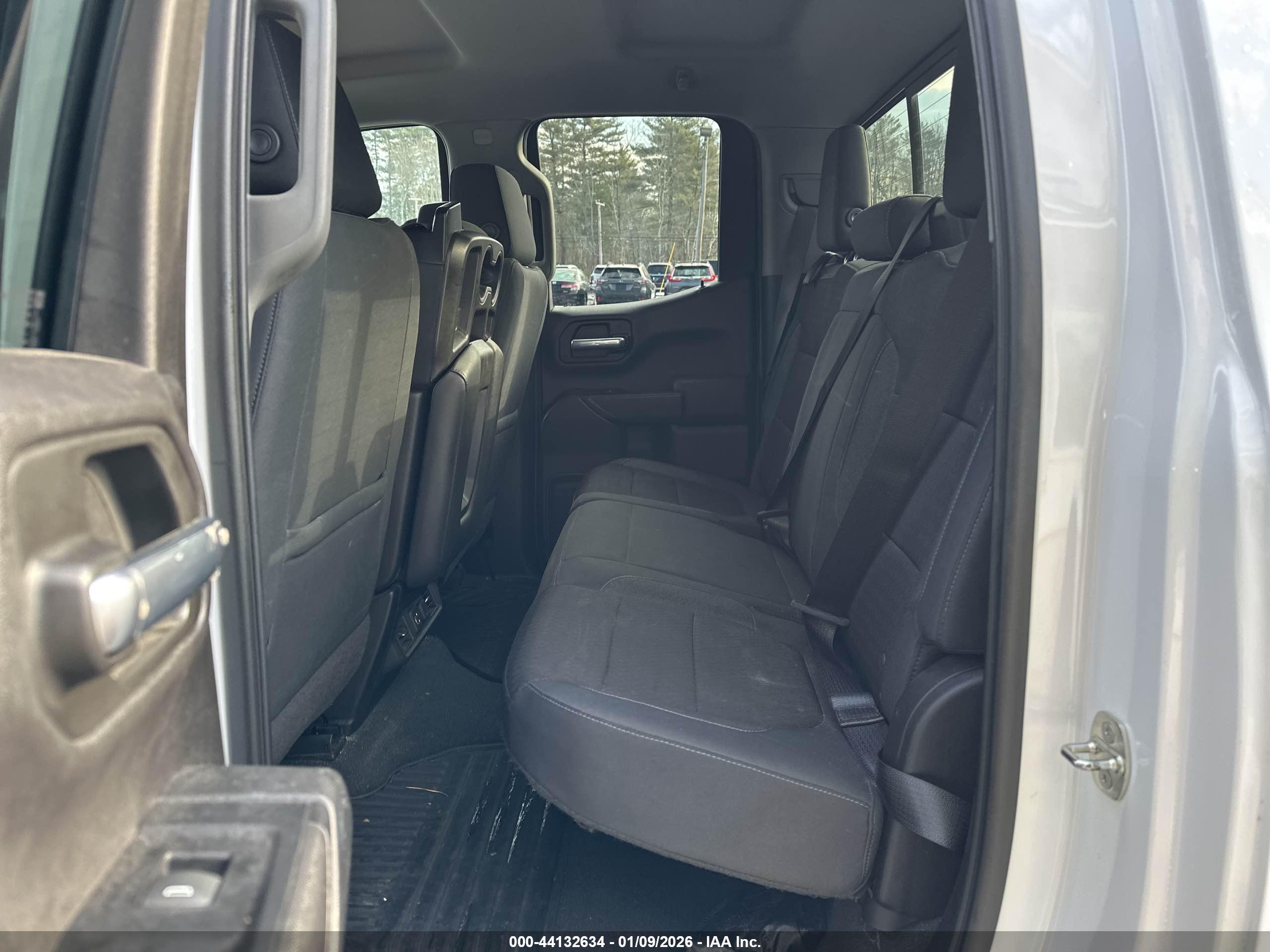 CHEVROLET SILVERADO image 8