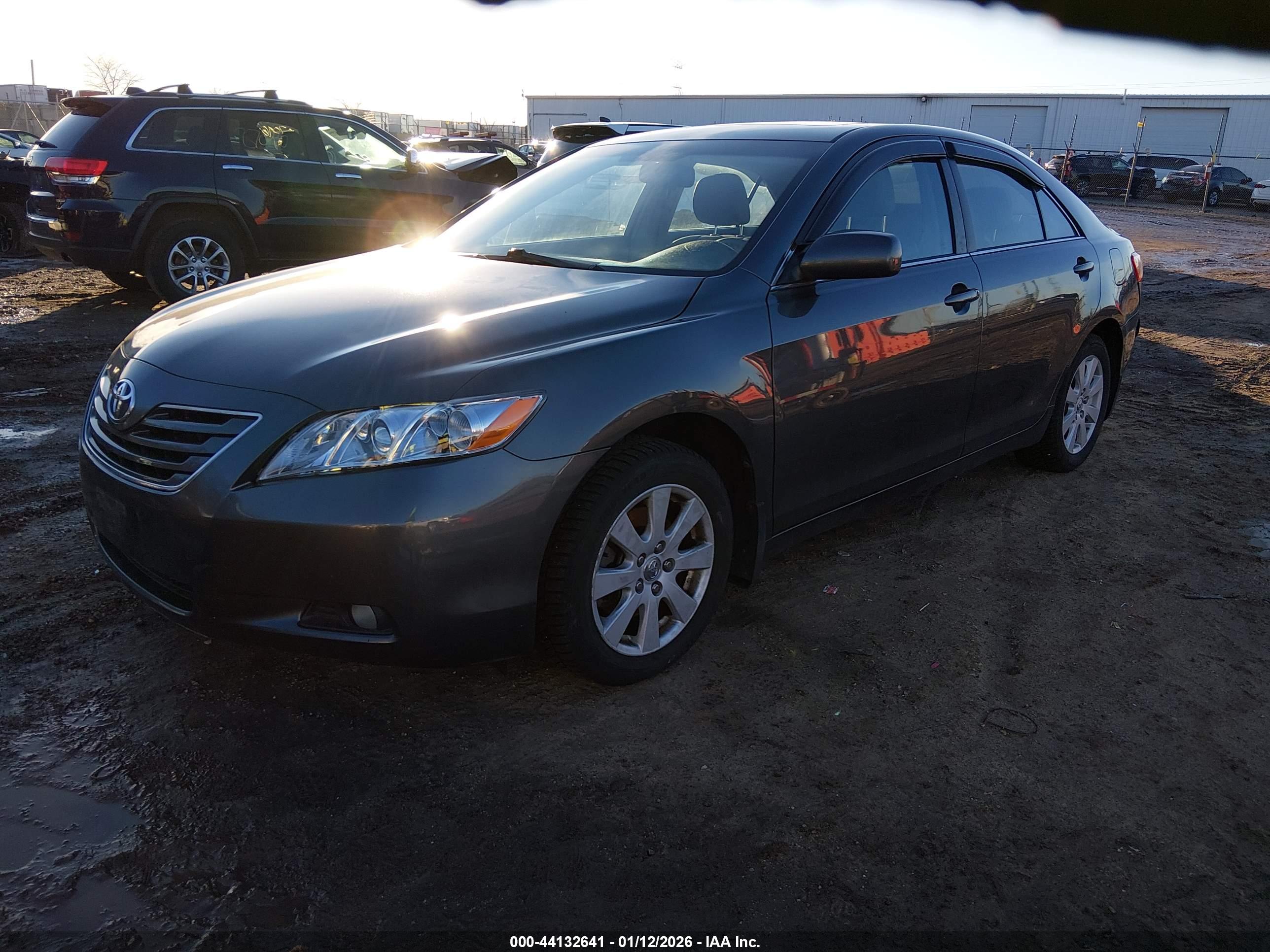 TOYOTA CAMRY image 2