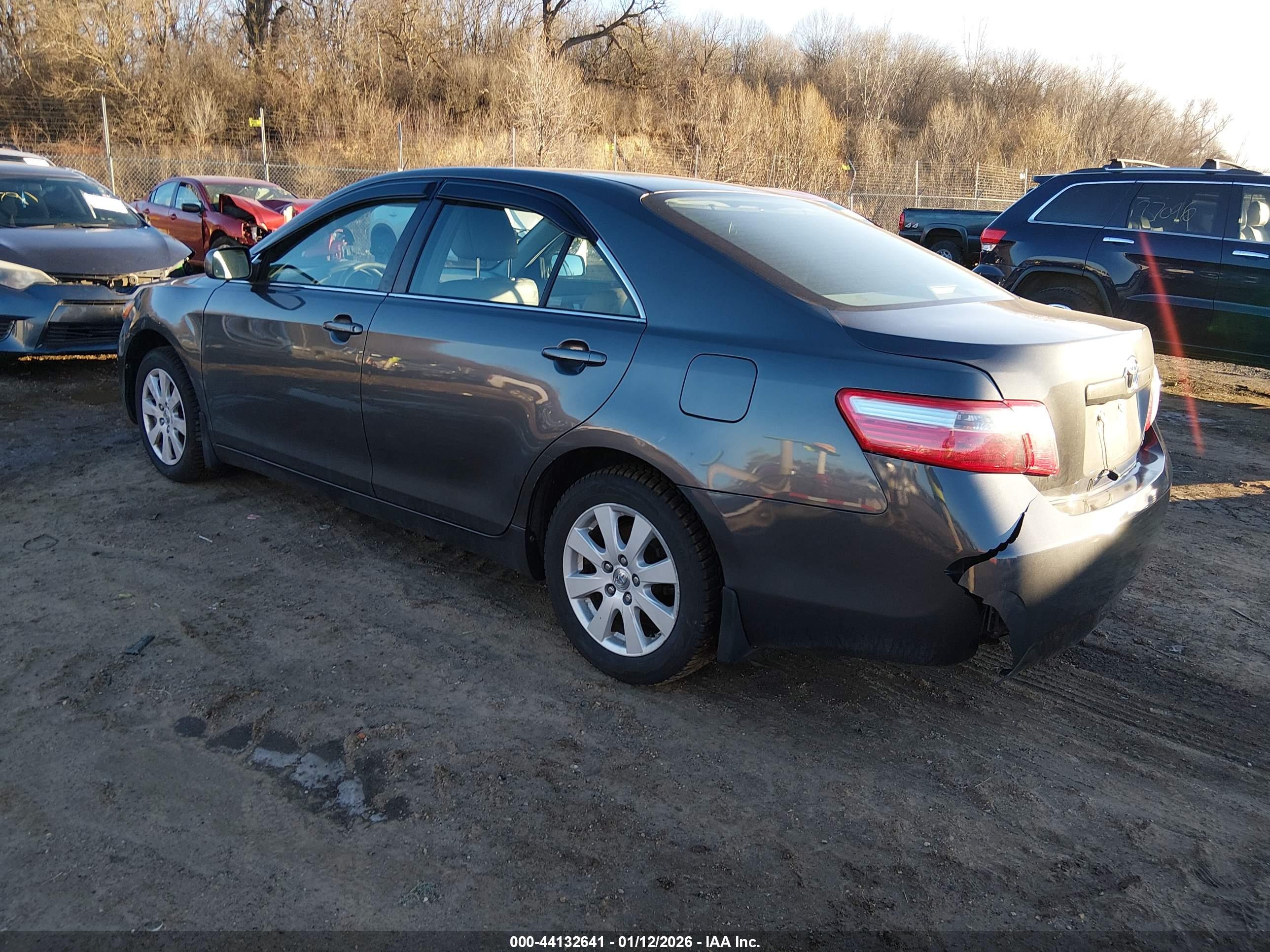 TOYOTA CAMRY image 3