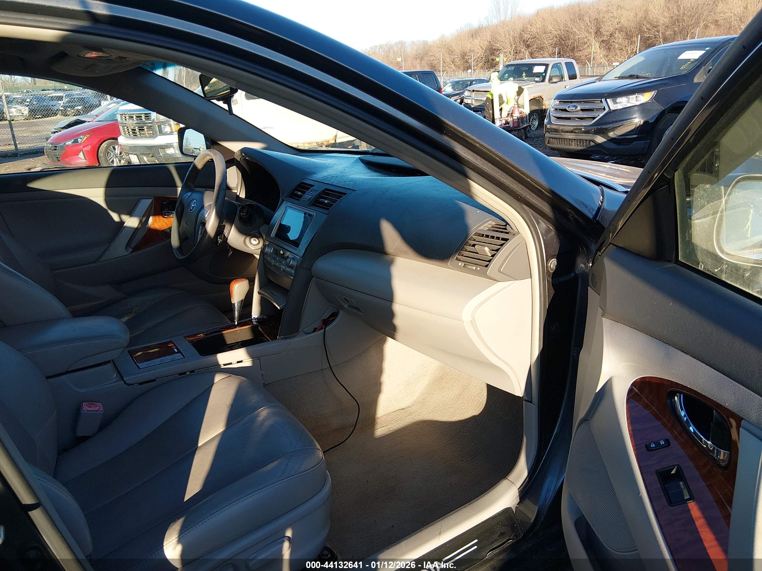 TOYOTA CAMRY image 5