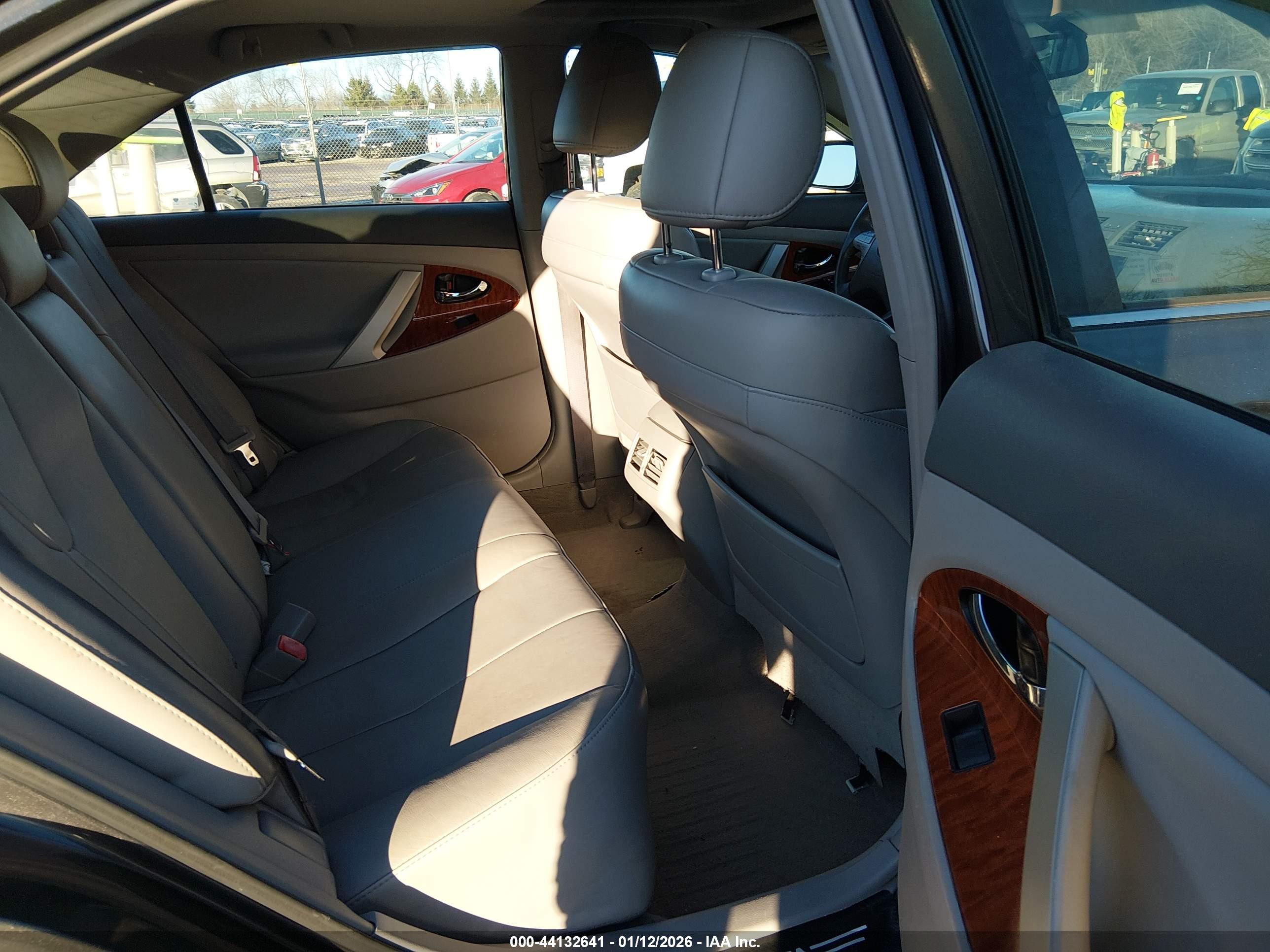 TOYOTA CAMRY image 8