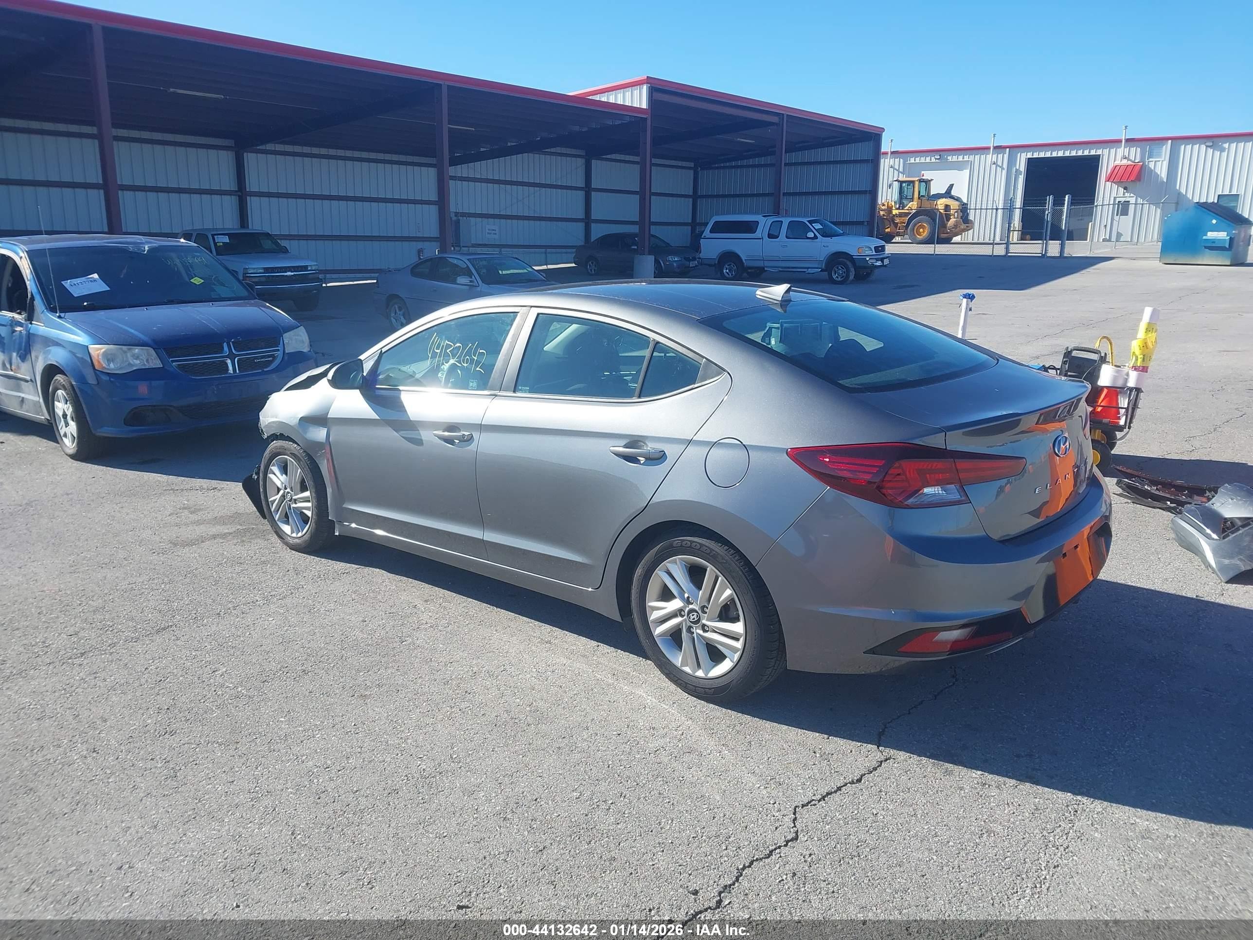 HYUNDAI ELANTRA image 3