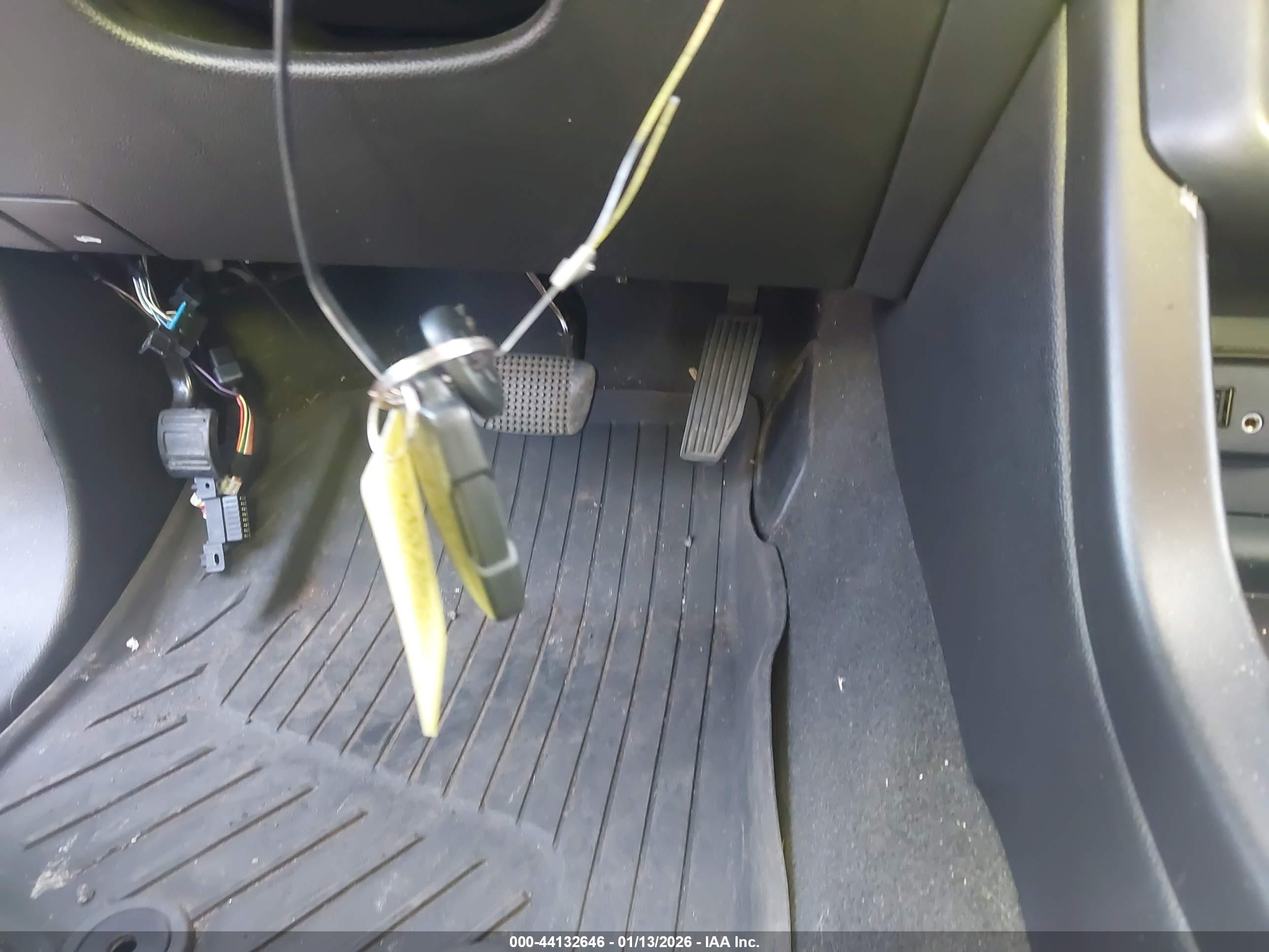 CHEVROLET COLORADO image 11