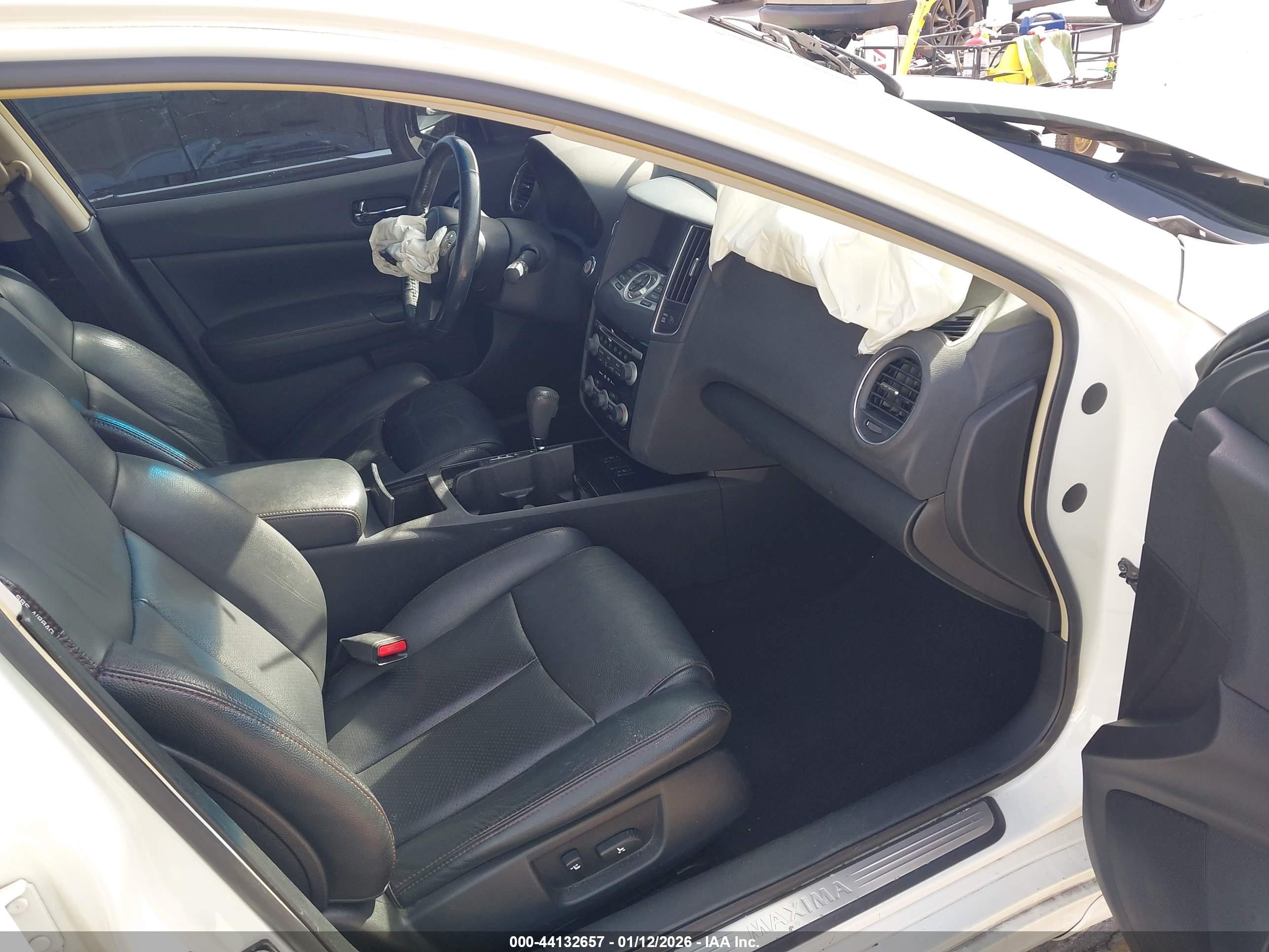 NISSAN MAXIMA image 5