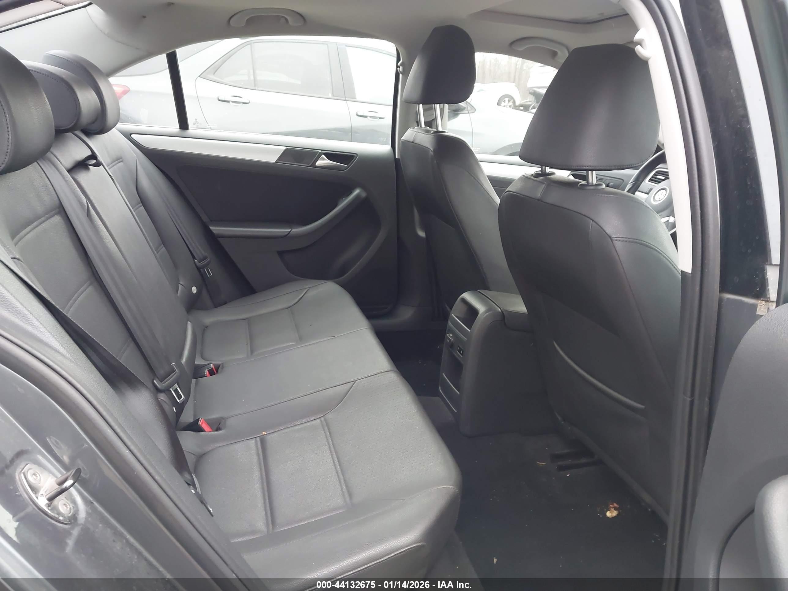 VOLKSWAGEN JETTA image 8