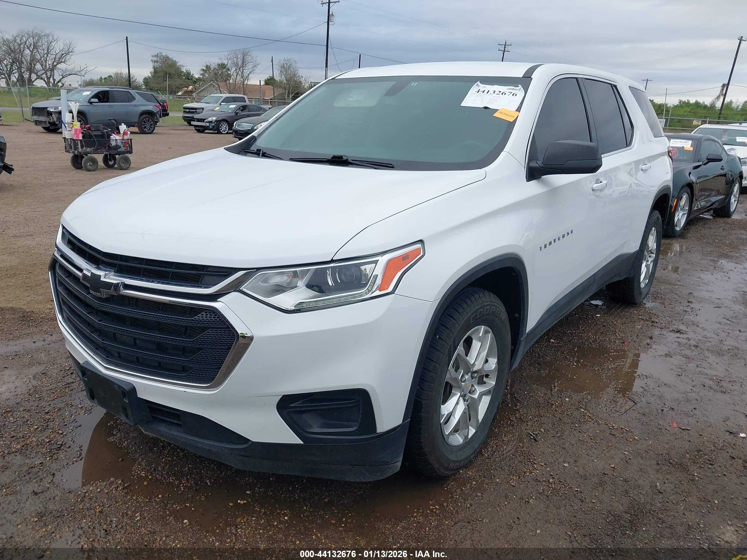CHEVROLET TRAVERSE image 2