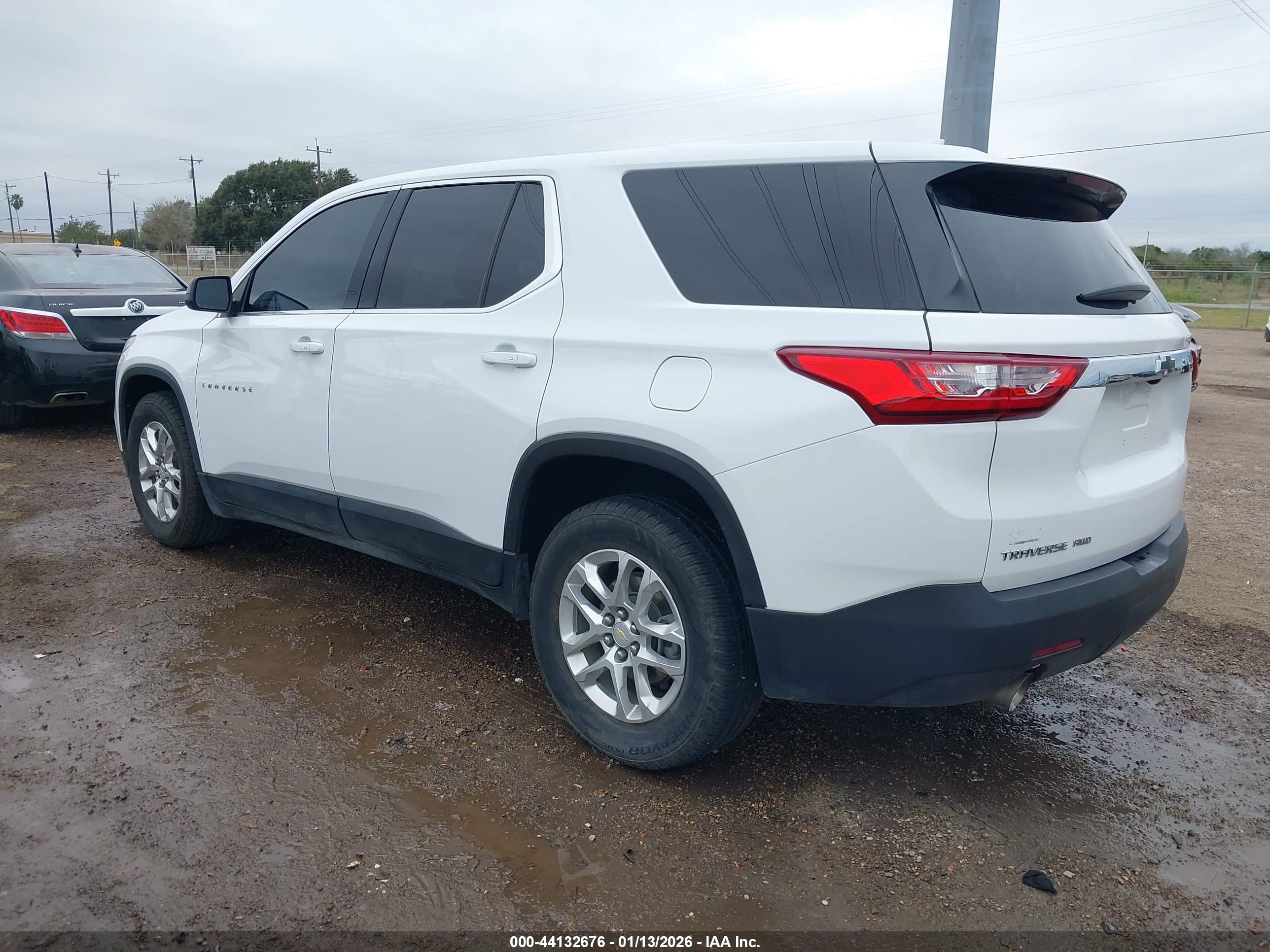 CHEVROLET TRAVERSE image 3