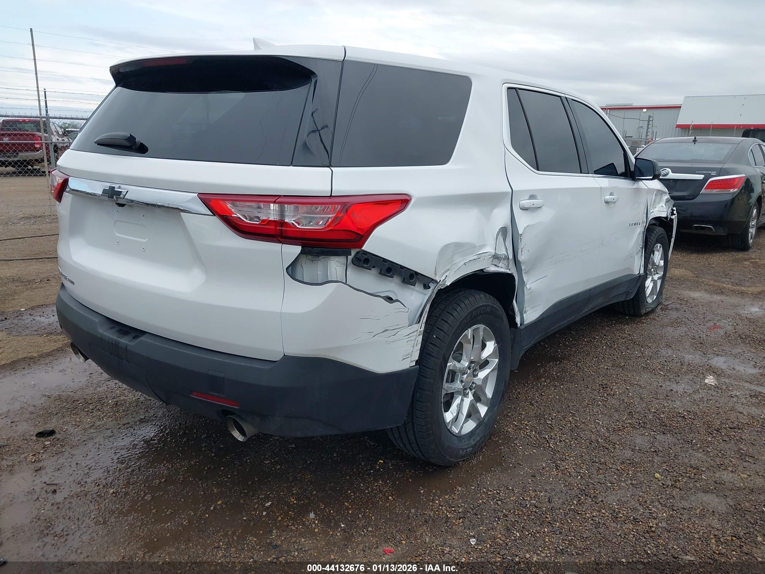 CHEVROLET TRAVERSE image 4