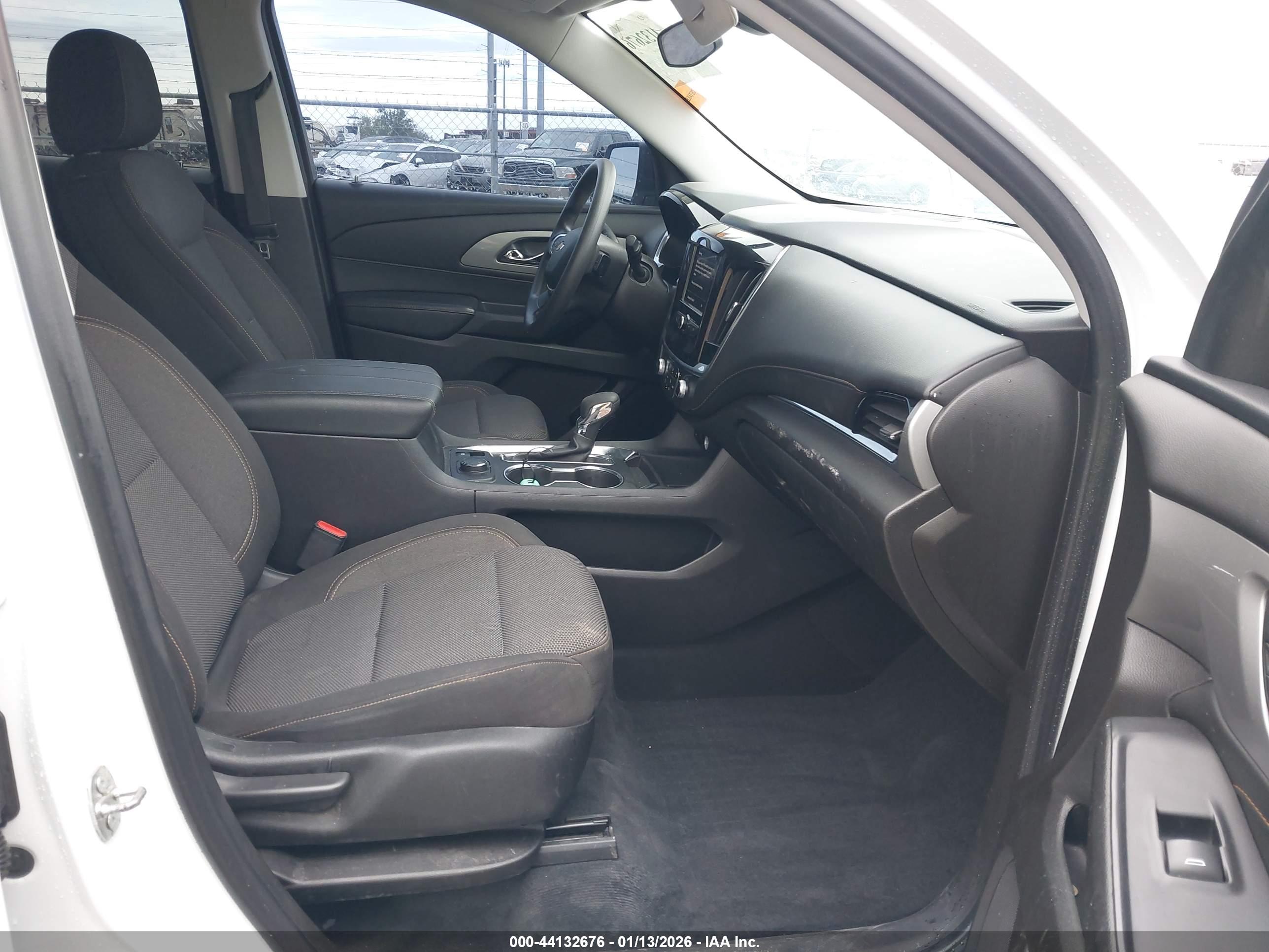 CHEVROLET TRAVERSE image 5