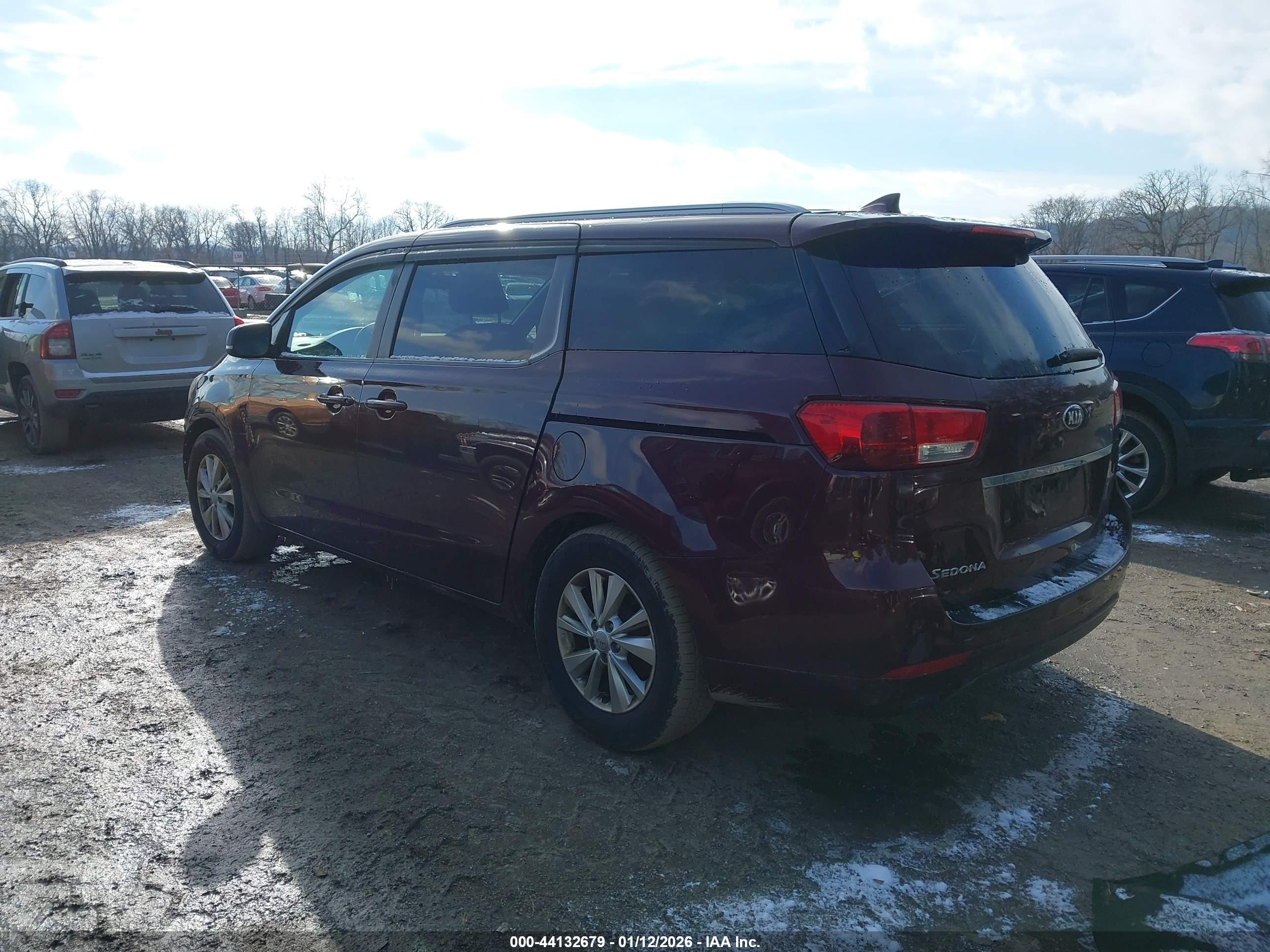 KIA SEDONA image 3