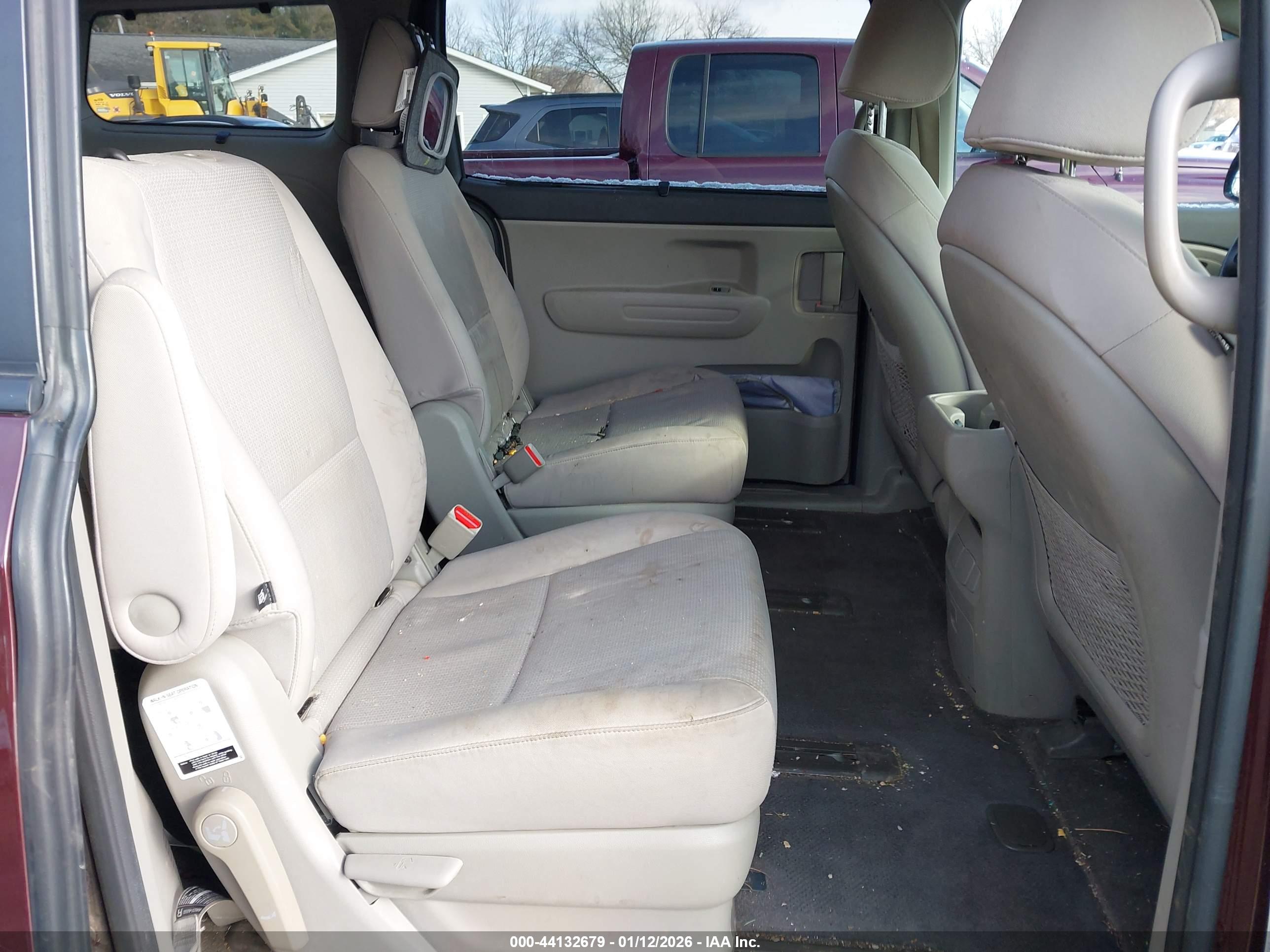 KIA SEDONA image 8