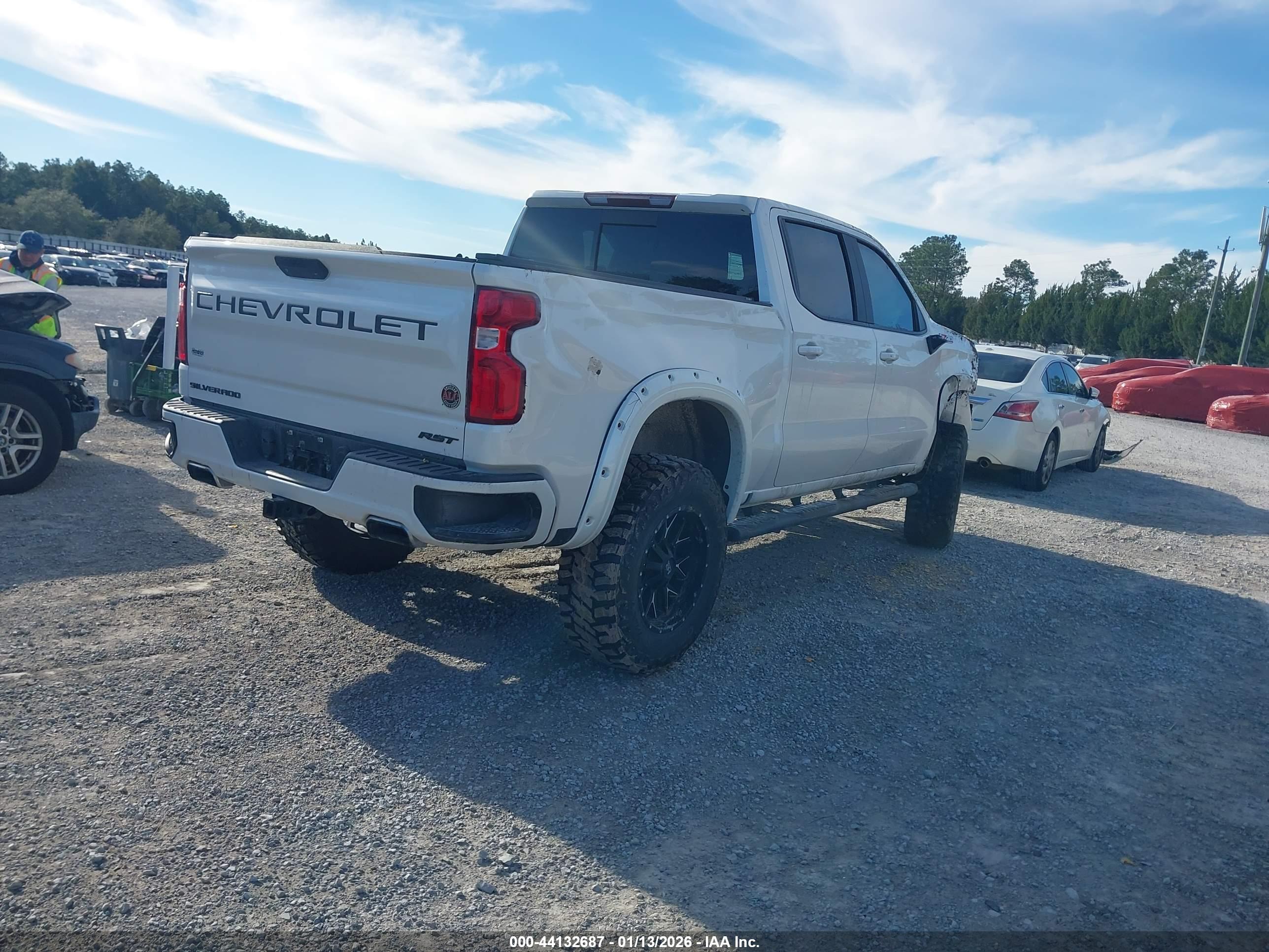 CHEVROLET SILVERADO image 4