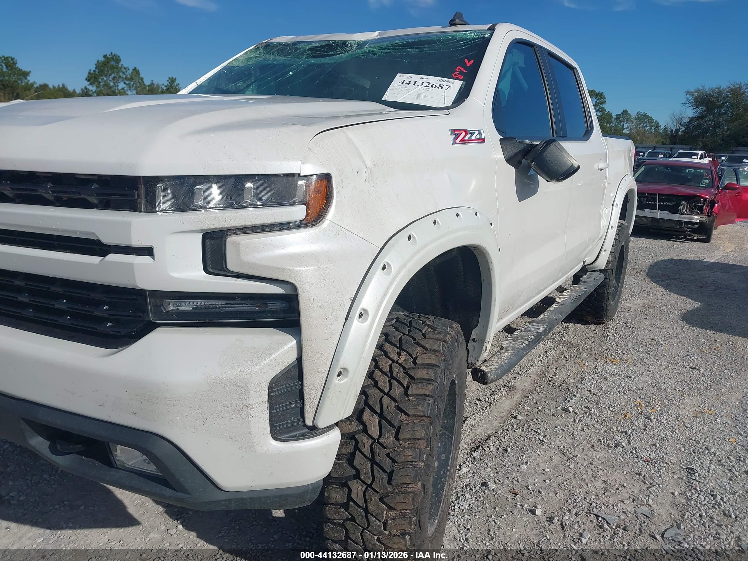 CHEVROLET SILVERADO image 6