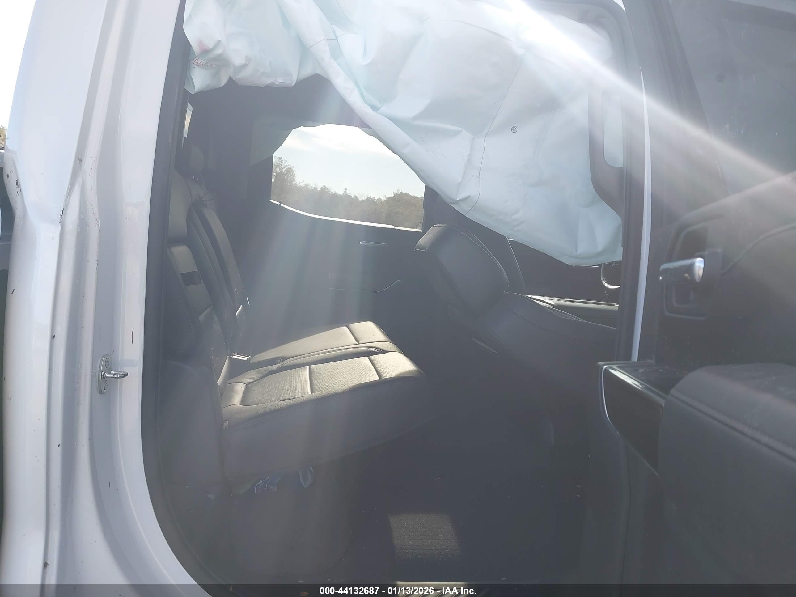 CHEVROLET SILVERADO image 8