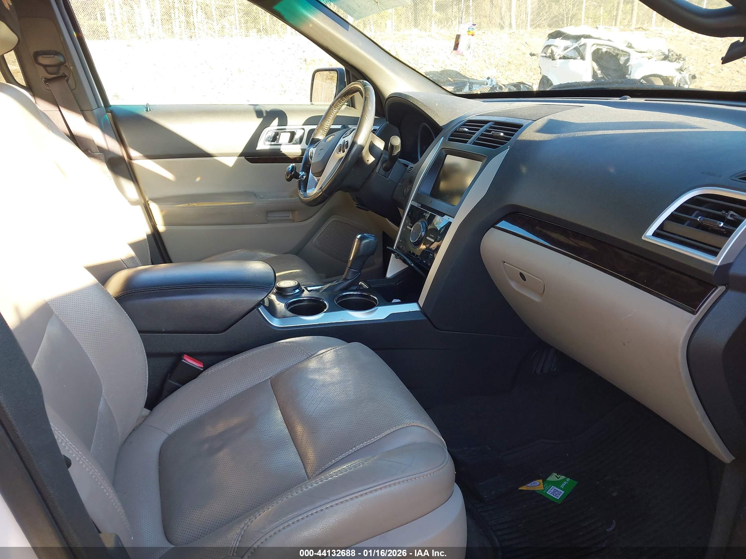 FORD EXPLORER image 5