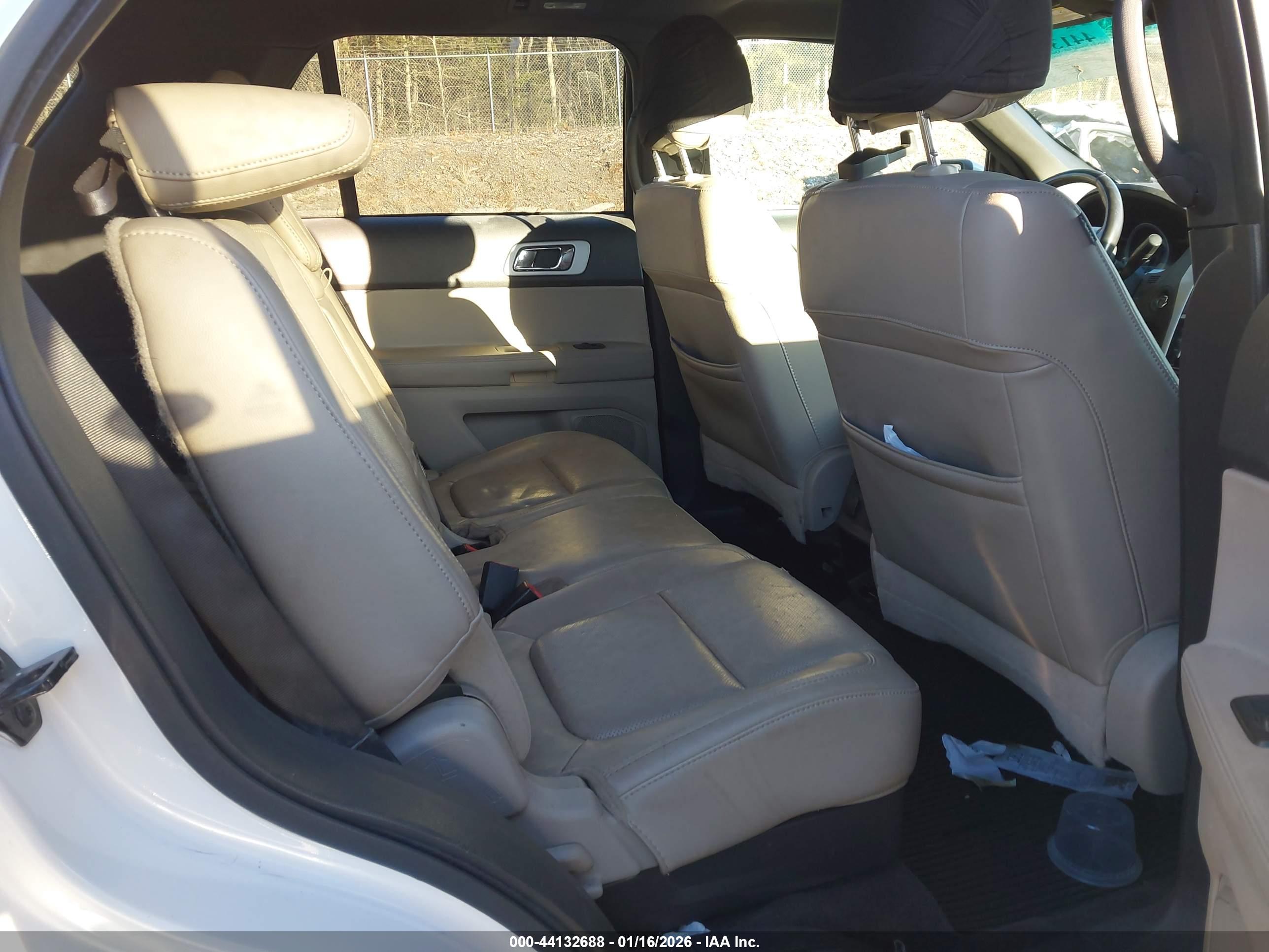 FORD EXPLORER image 8