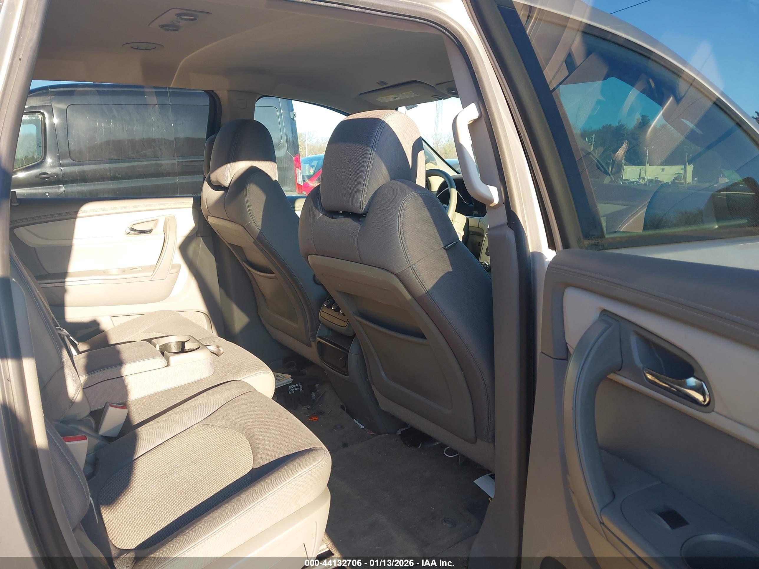 CHEVROLET TRAVERSE image 8