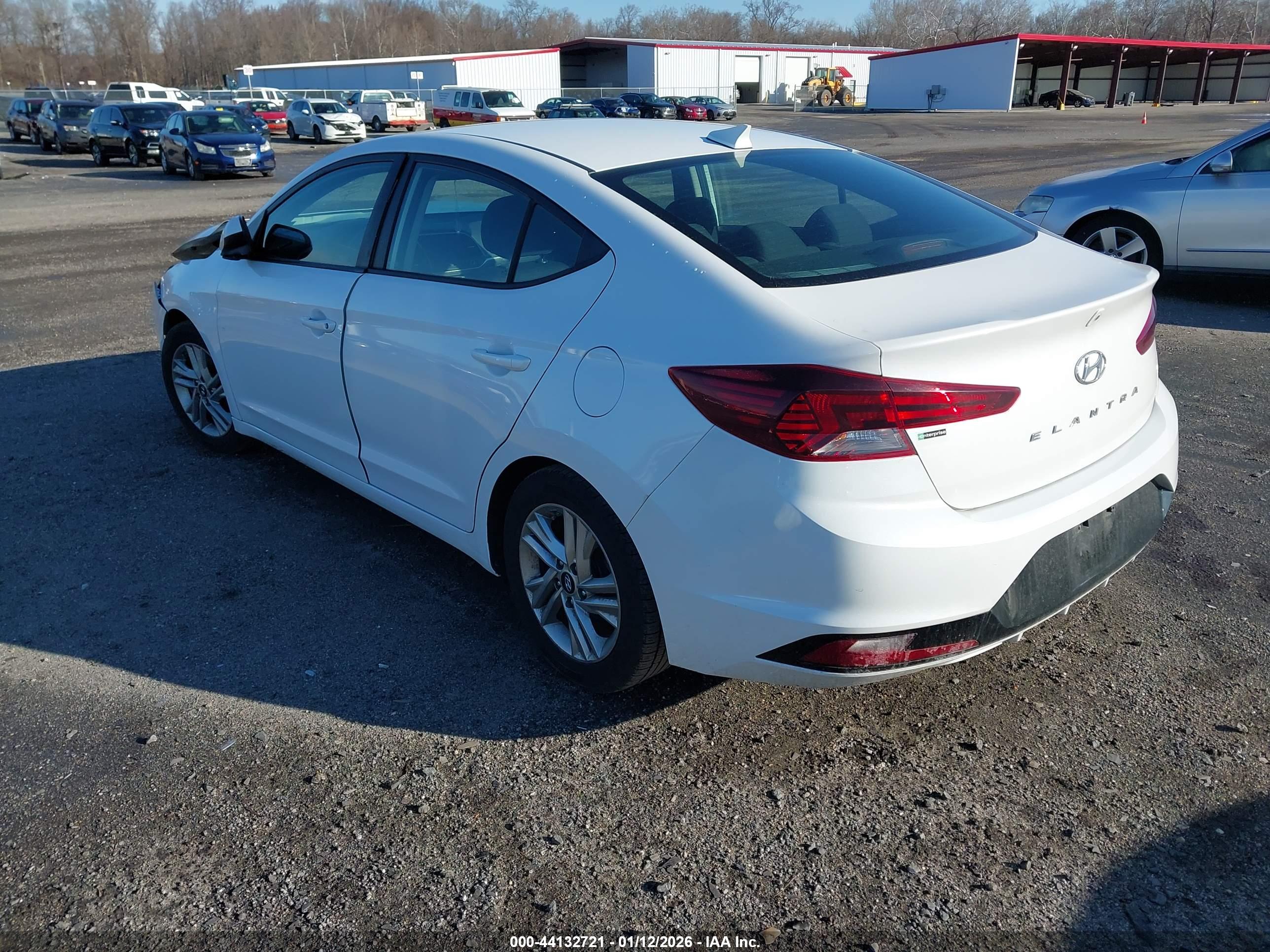 HYUNDAI ELANTRA image 3