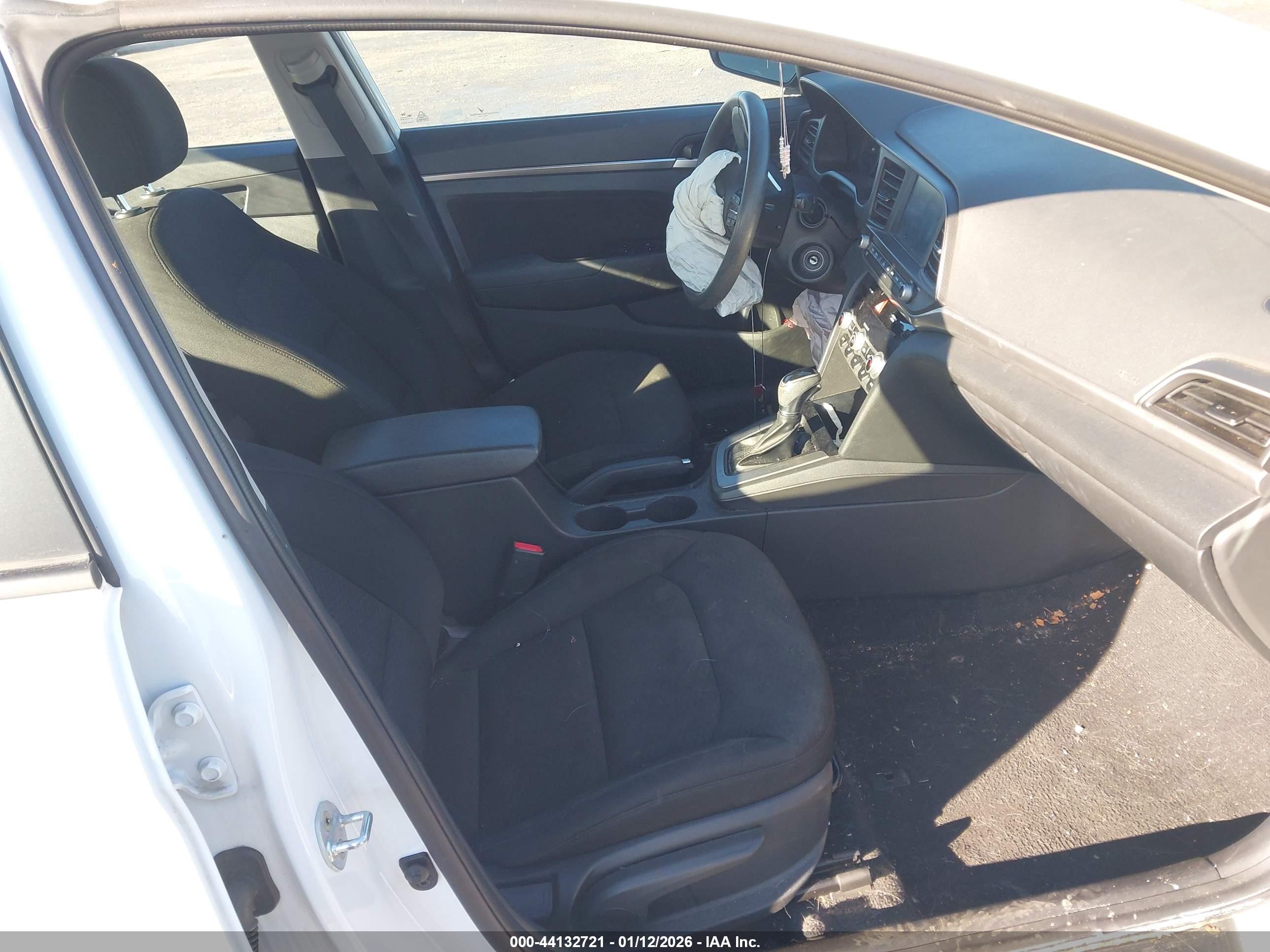 HYUNDAI ELANTRA image 5