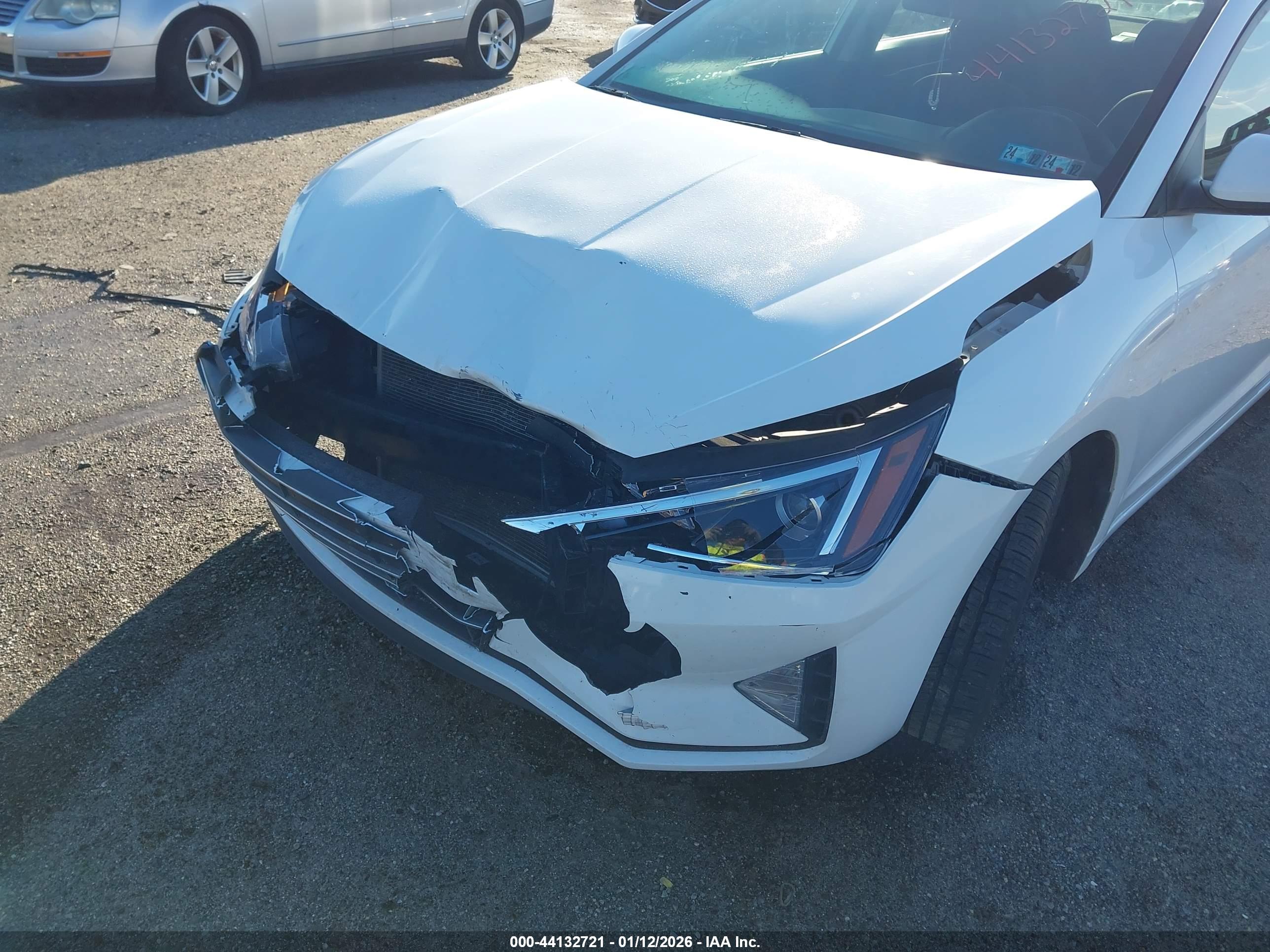 HYUNDAI ELANTRA image 6