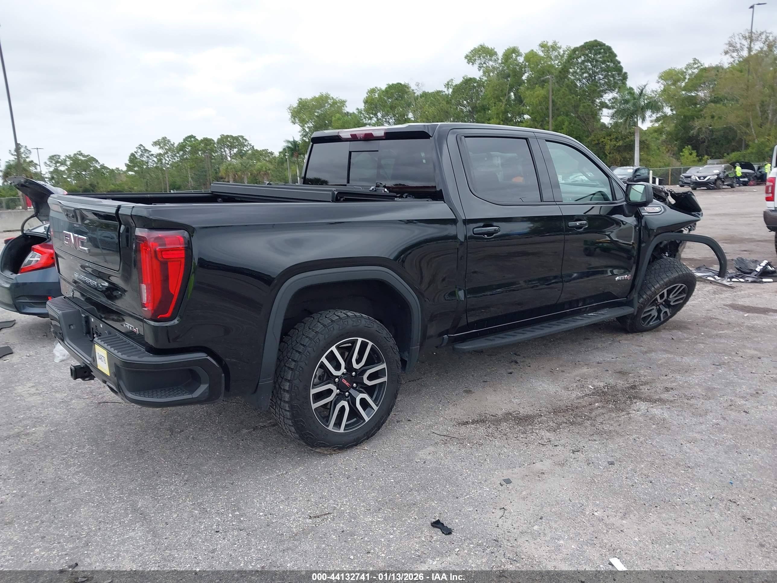 GMC SIERRA image 4